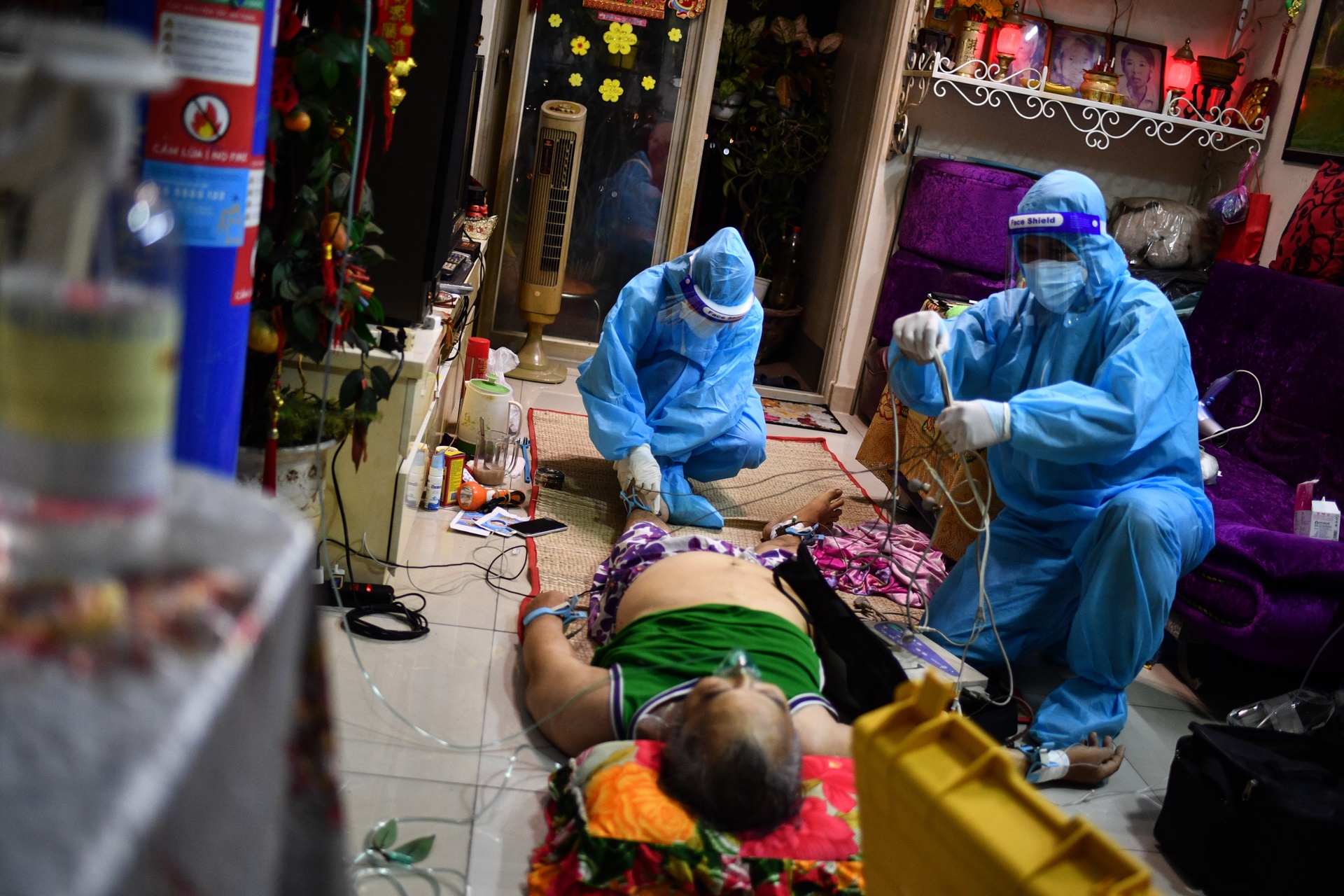 F0 nguy kich tai nha anh 1