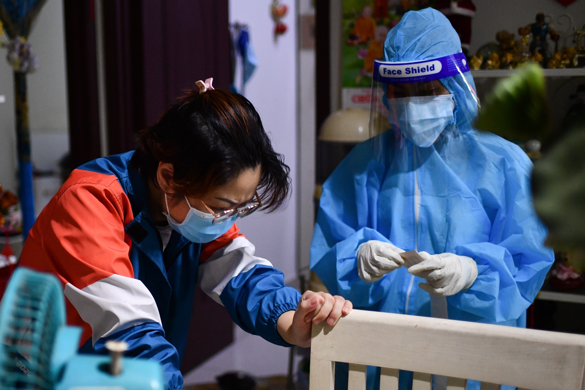 F0 nguy kich tai nha anh 3