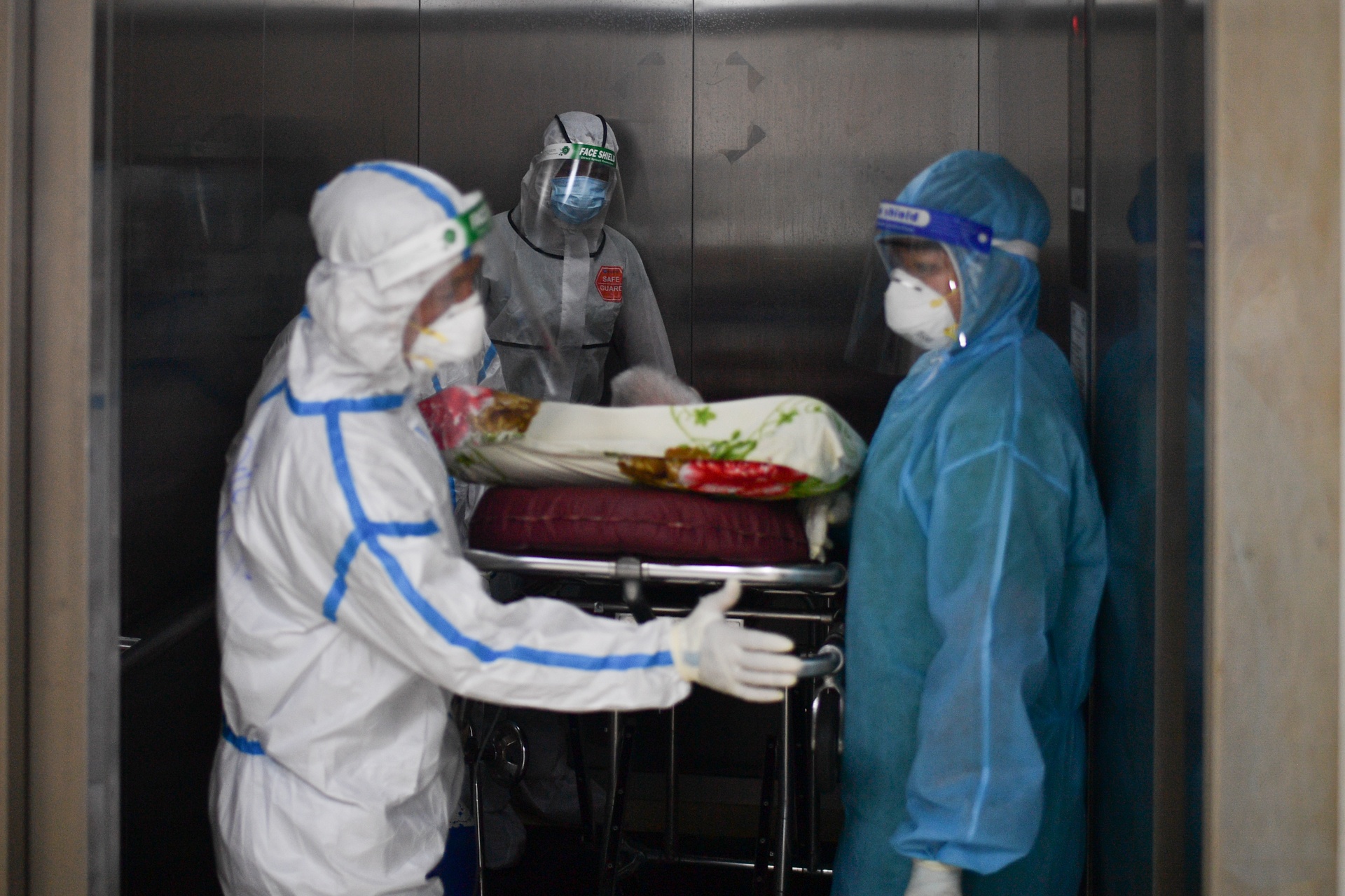 F0 nguy kich tai nha anh 16