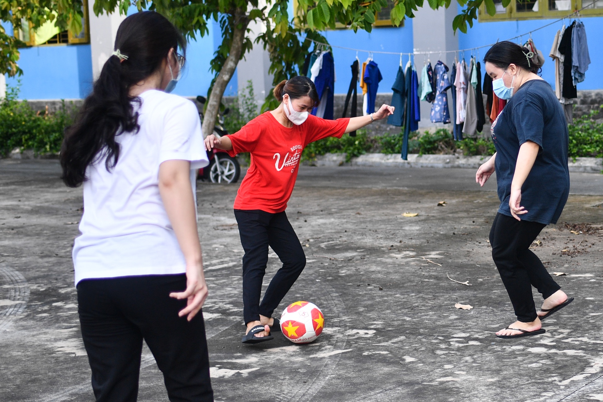 F0 nguy kich tai nha anh 22