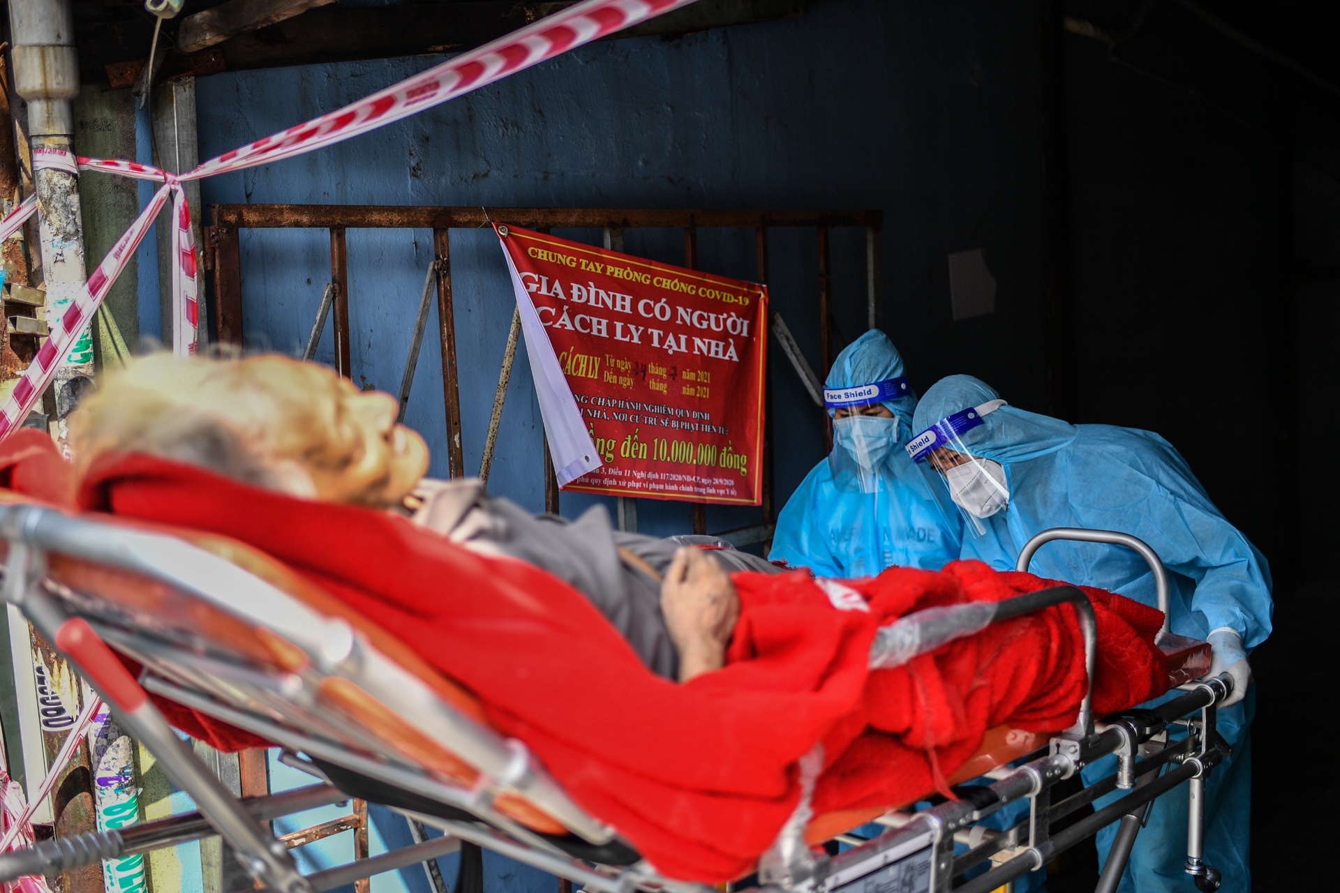 F0 nguy kich tai nha anh 10