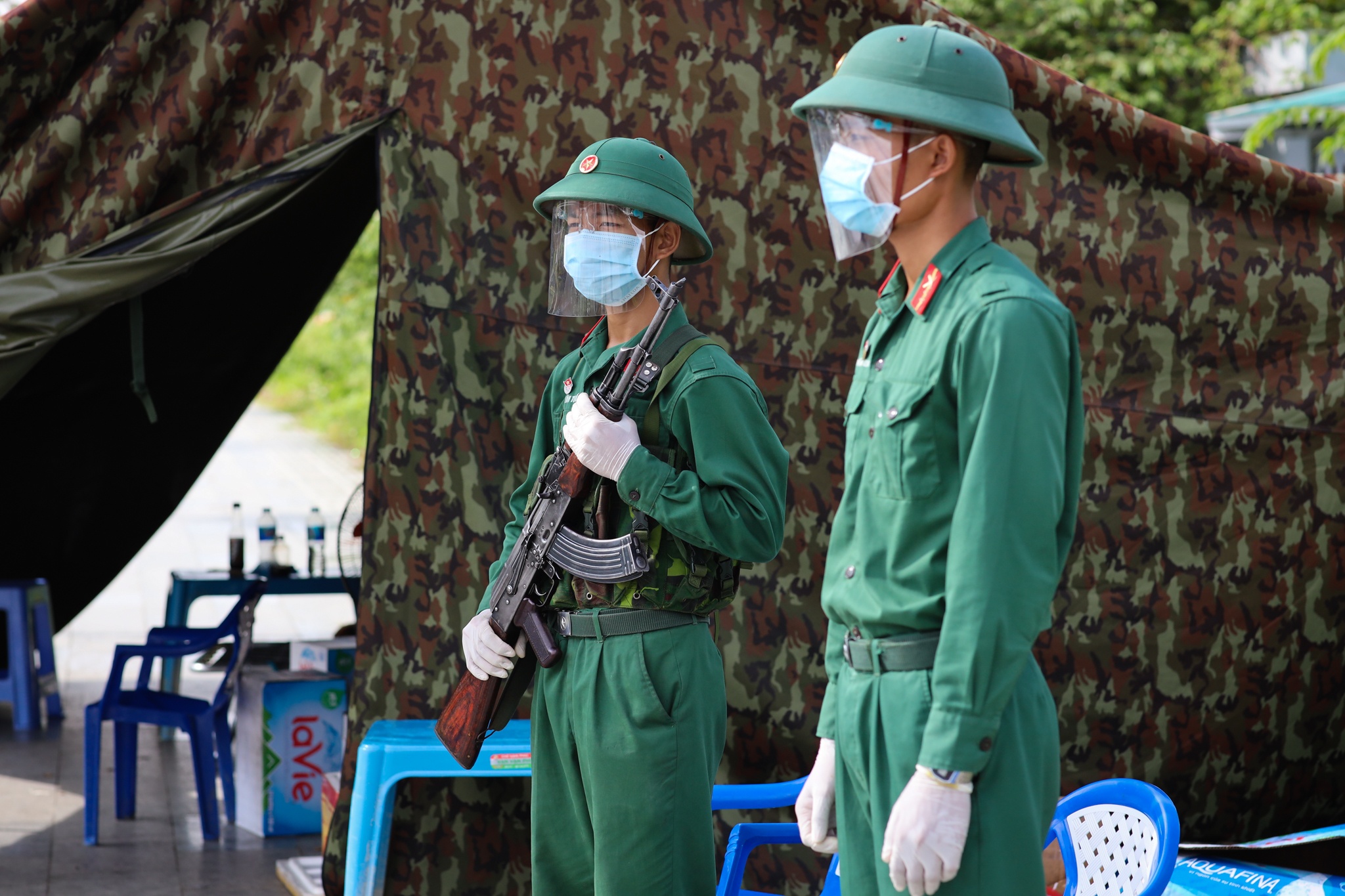 ngay dau TP.HCM siet chat anh 8