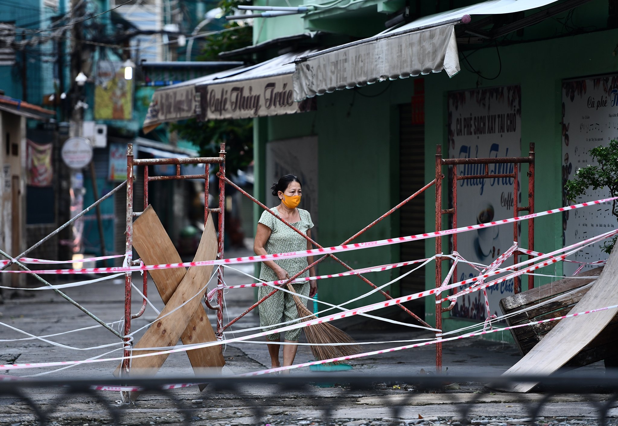 ngay dau TP.HCM siet chat anh 13