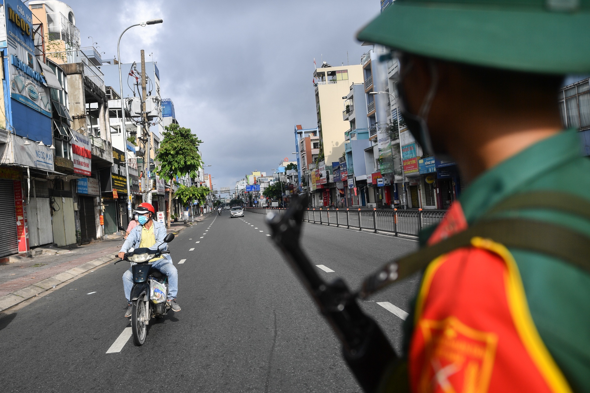 ngay dau TP.HCM siet chat anh 3