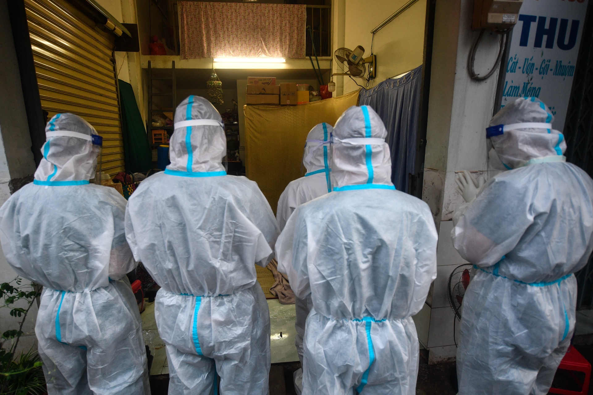 Mai tang nguoi mat do Covid-19 anh 4