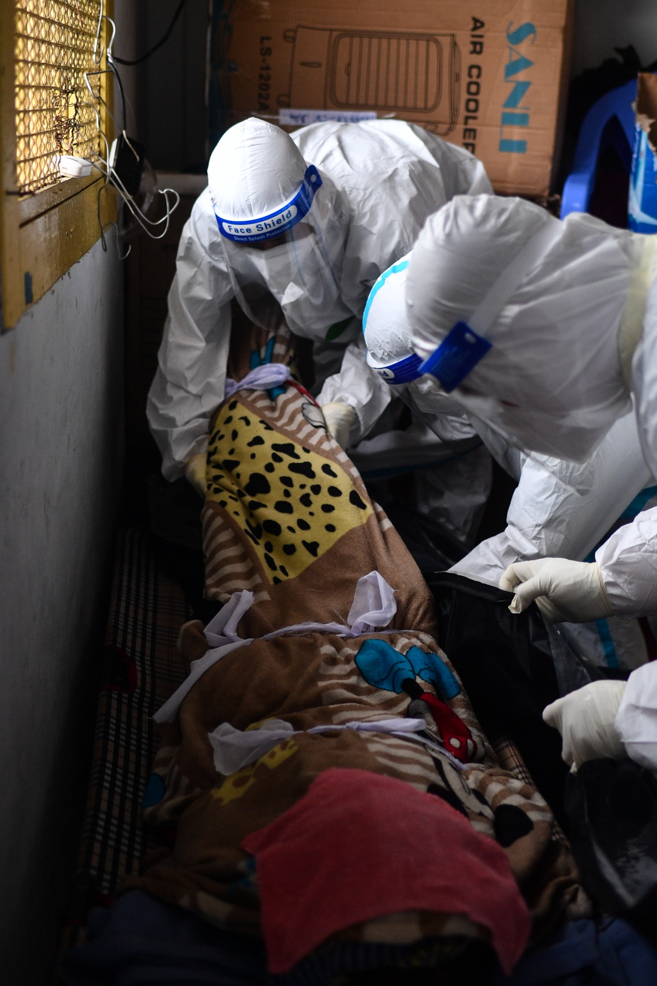 Mai tang nguoi mat do Covid-19 anh 15