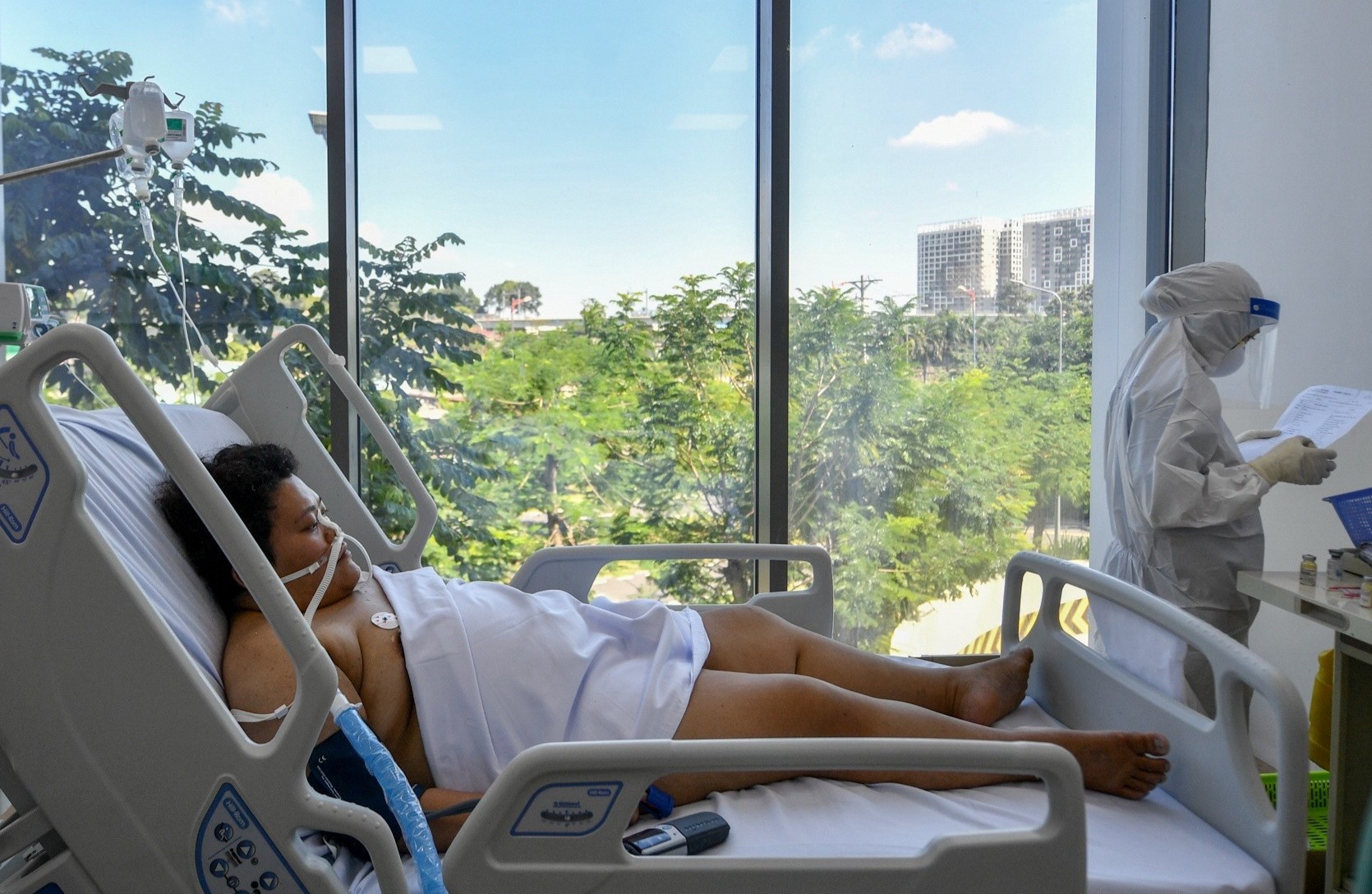 Su hoi sinh cua nguoi phu nu nang 110 kg mac Covid-19 hinh anh