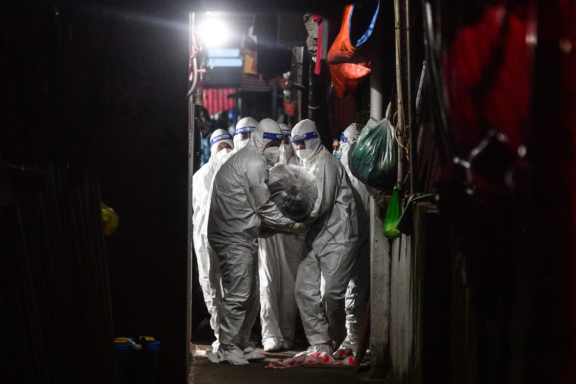 Mai tang nguoi mat do Covid-19 anh 8