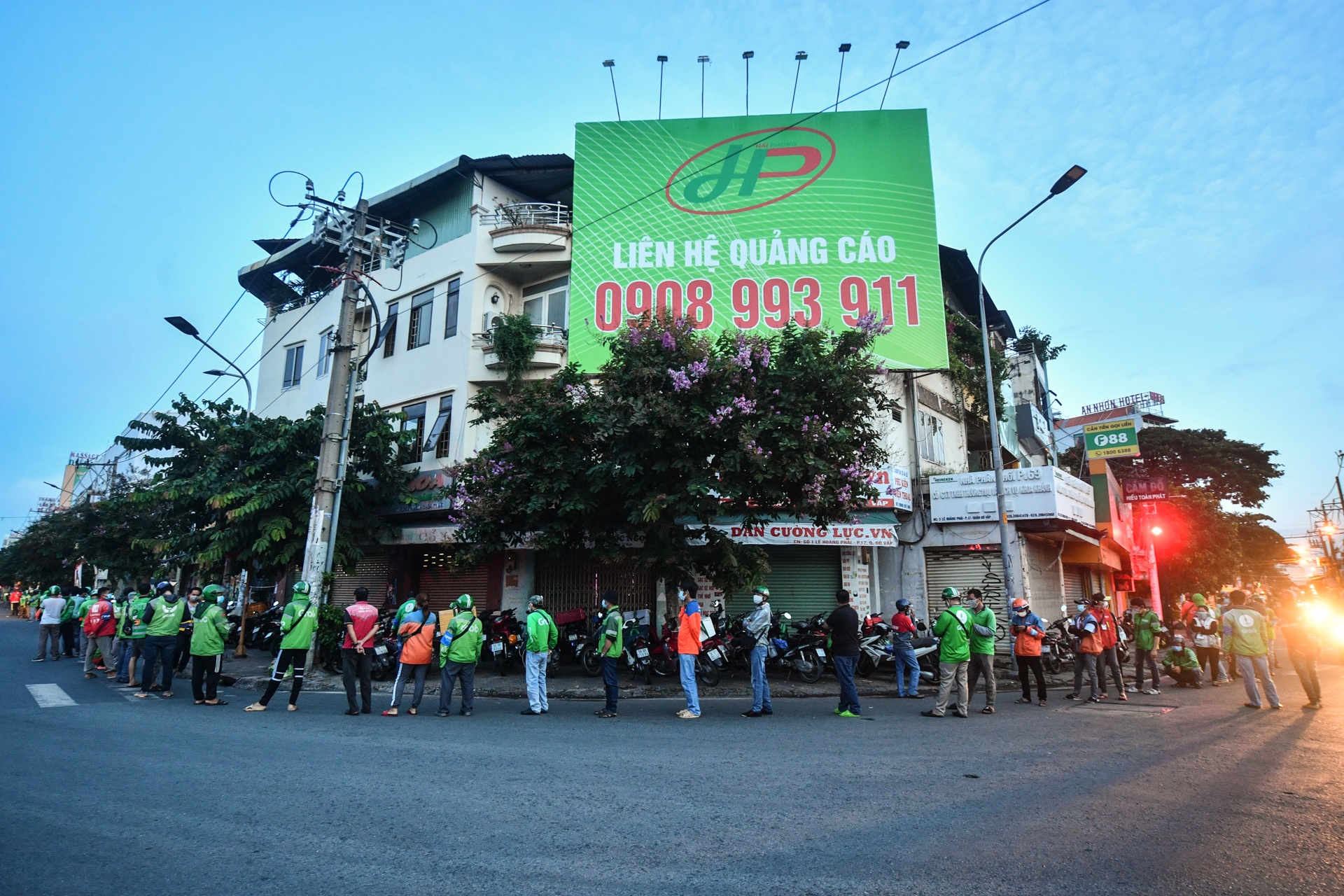 shipper xep hang xet nghiem anh 2