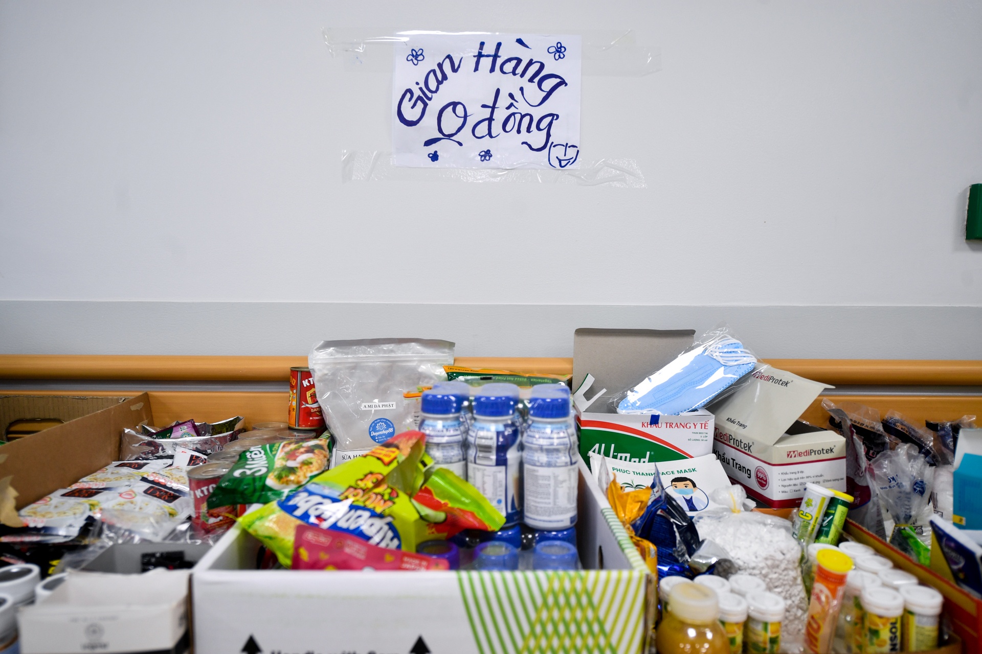 Nhan vien y te mac Covid-19 anh 8