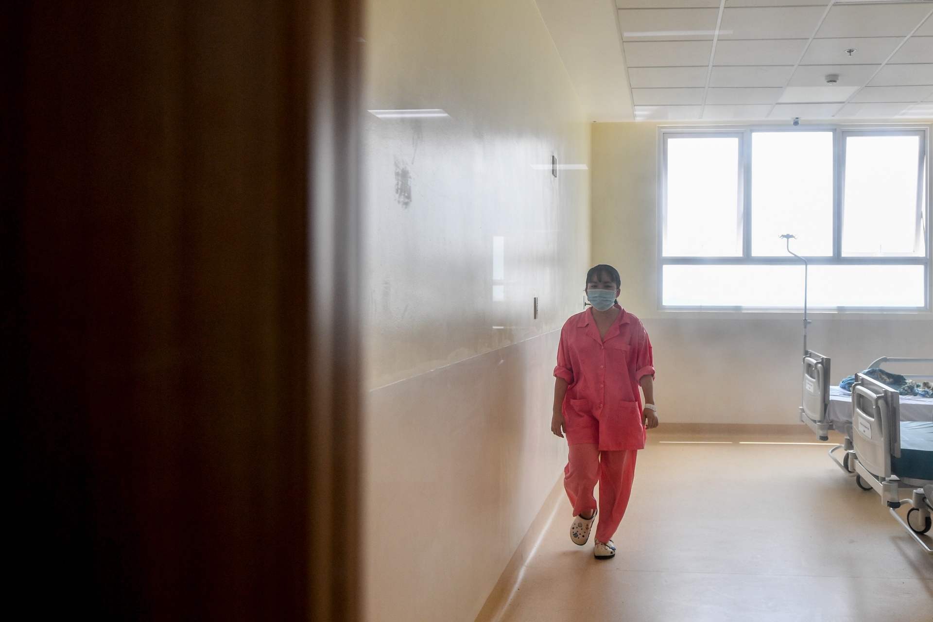 Nhan vien y te mac Covid-19 anh 4