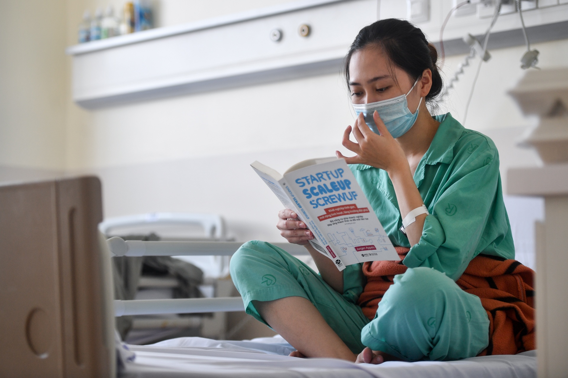 Nhan vien y te mac Covid-19 anh 6