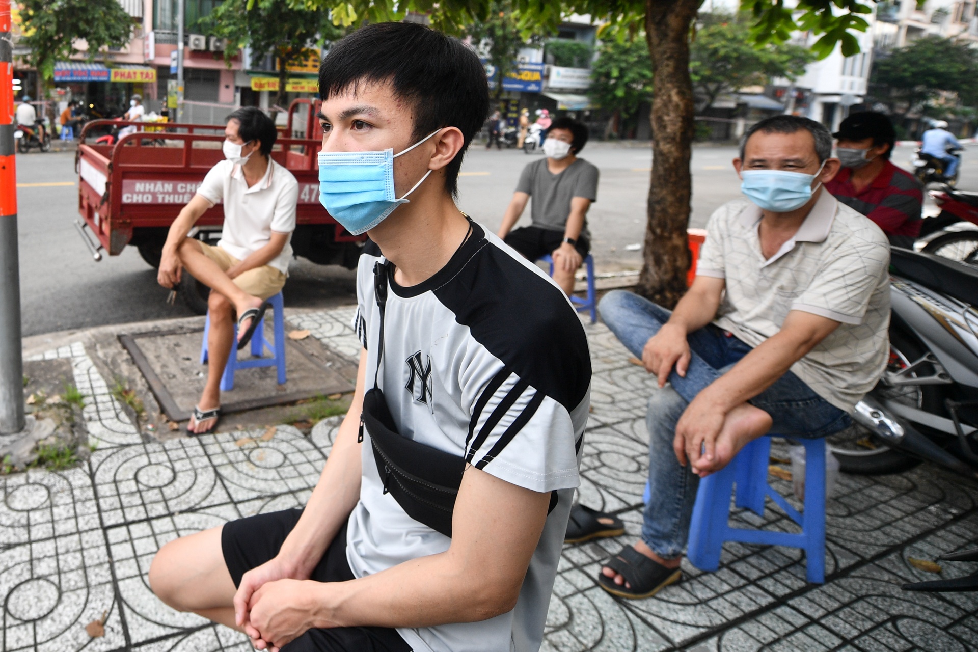 xep hang cat toc sau gian cach anh 7