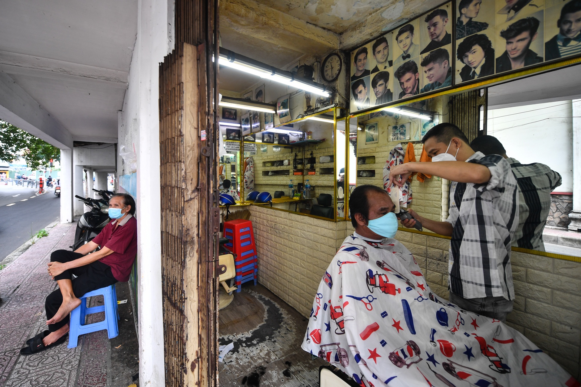 xep hang cat toc sau gian cach anh 1