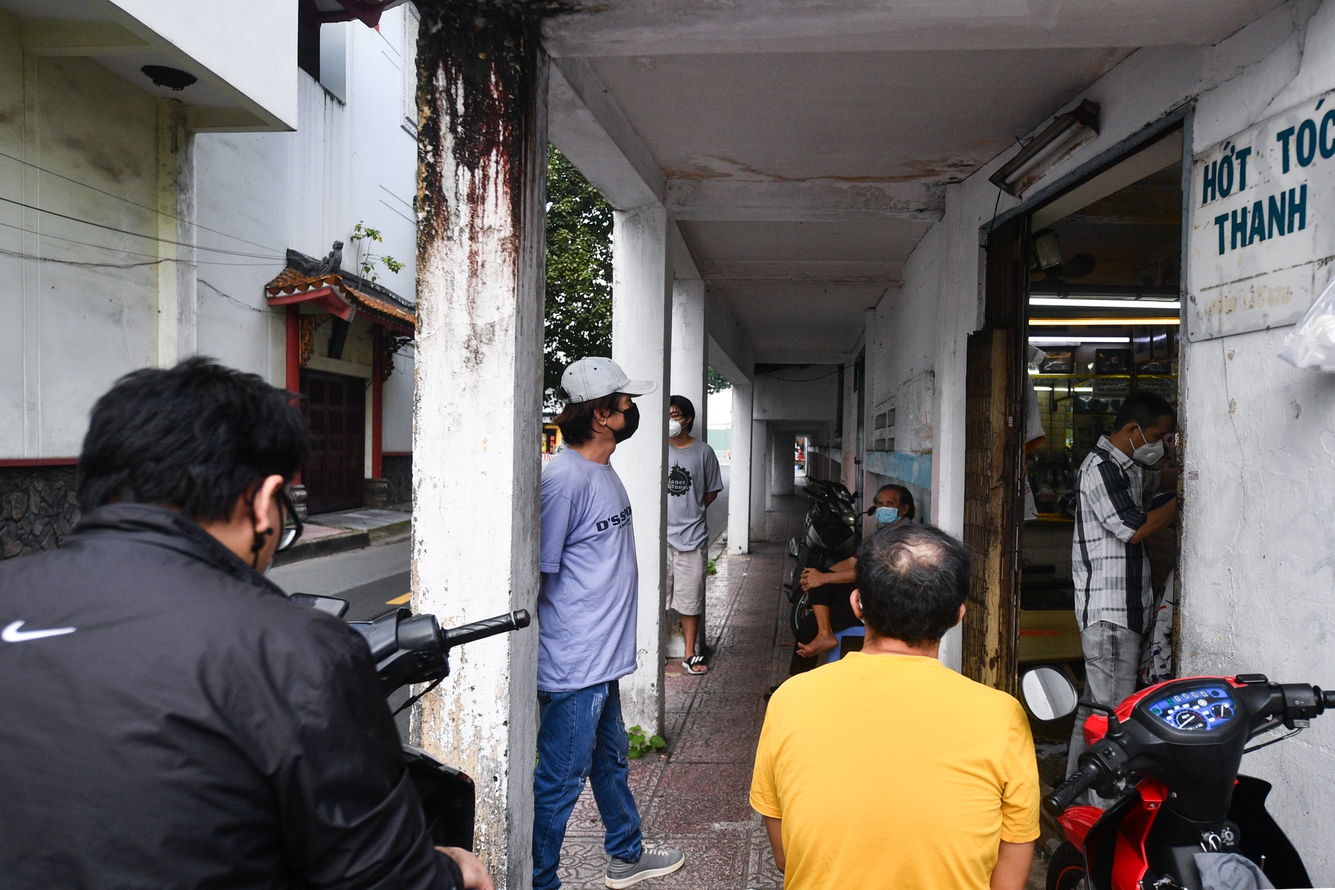 xep hang cat toc sau gian cach anh 2