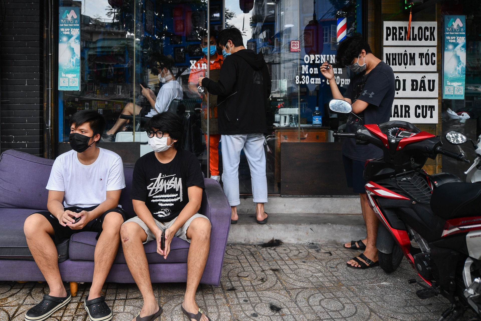 xep hang cat toc sau gian cach anh 5