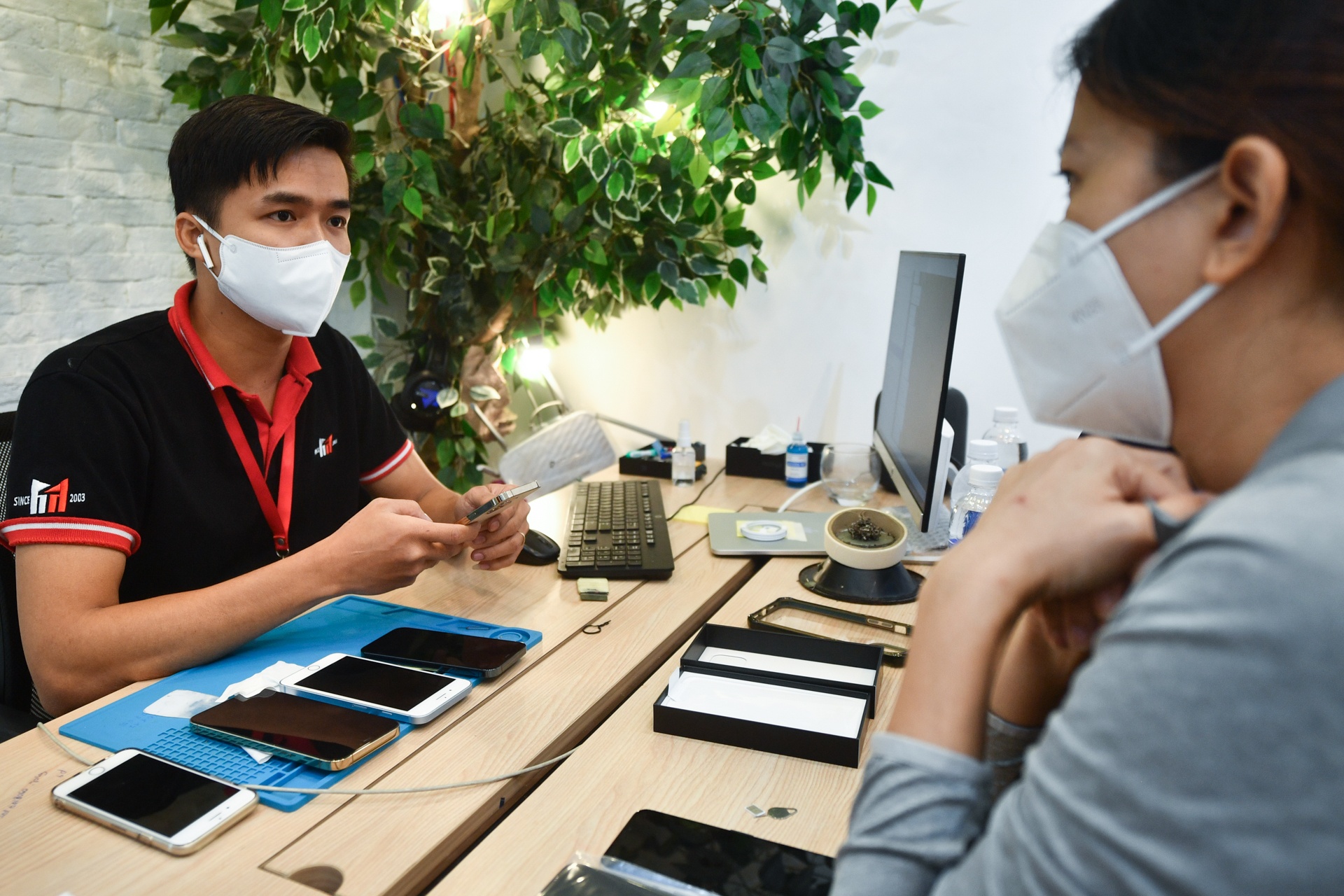 cua hang dien thoai dong duc anh 9