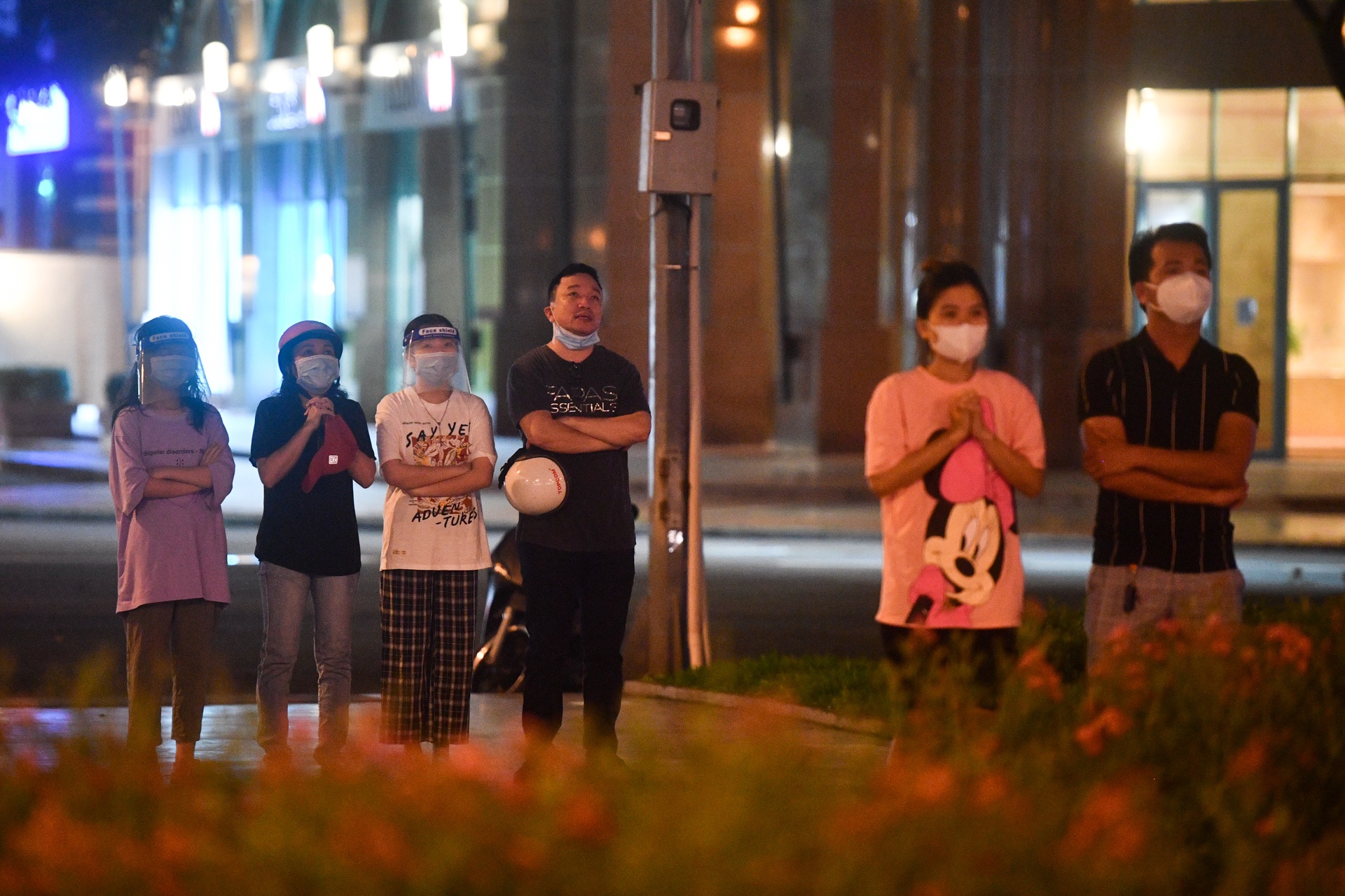 Duong pho TP.HCM sau gian cach anh 2