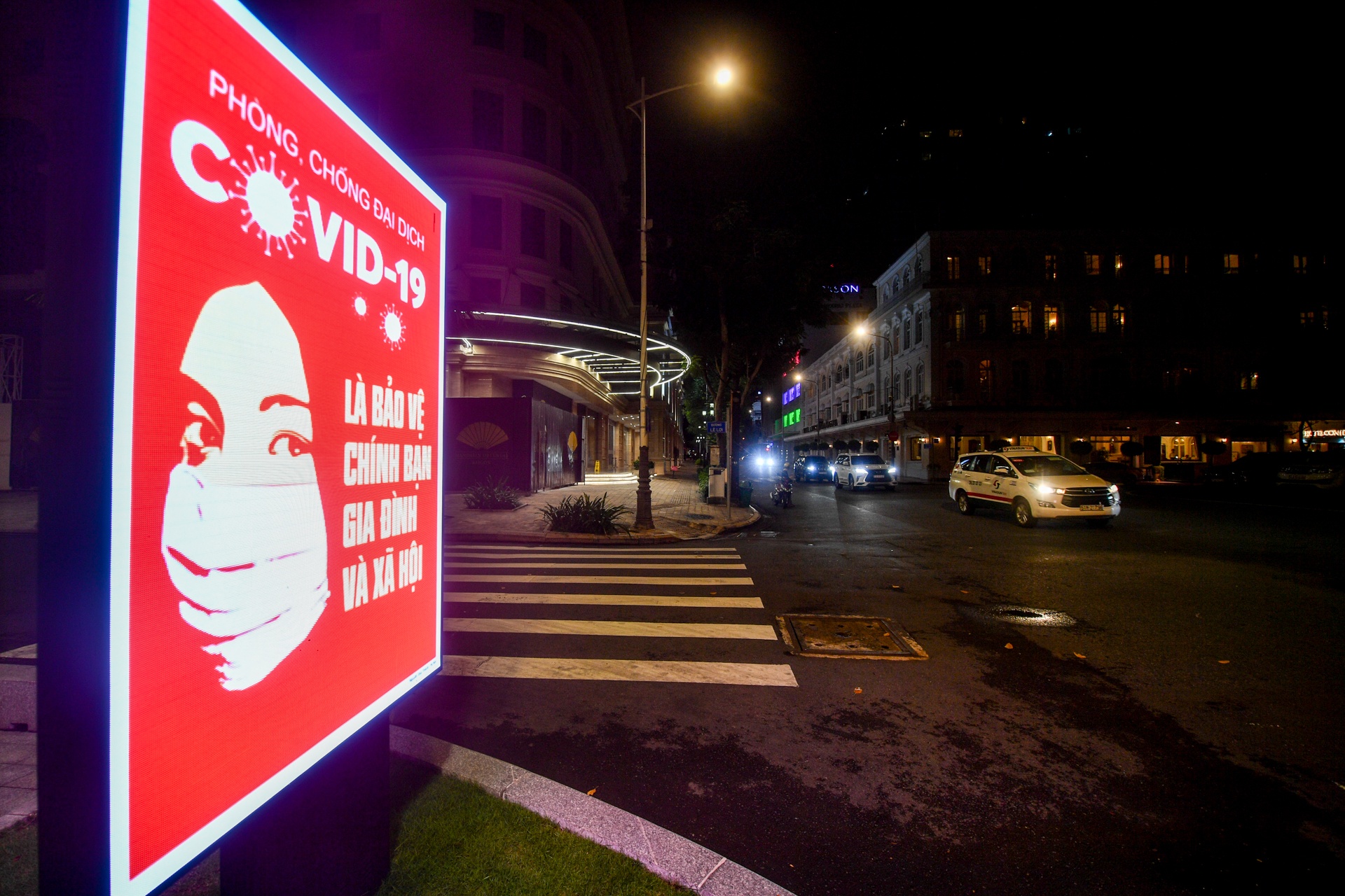 Duong pho TP.HCM sau gian cach anh 9