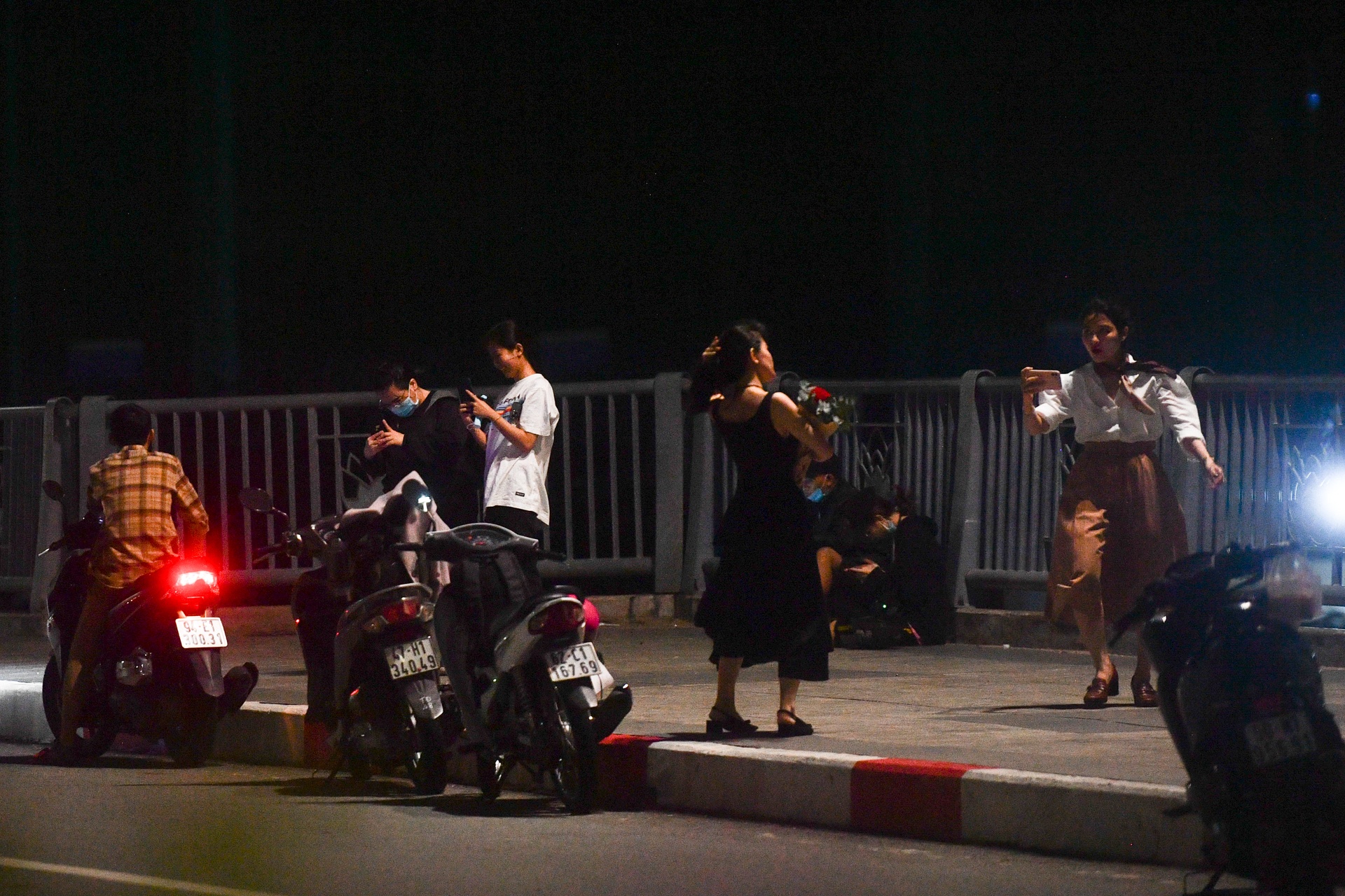 Duong pho TP.HCM sau gian cach anh 8