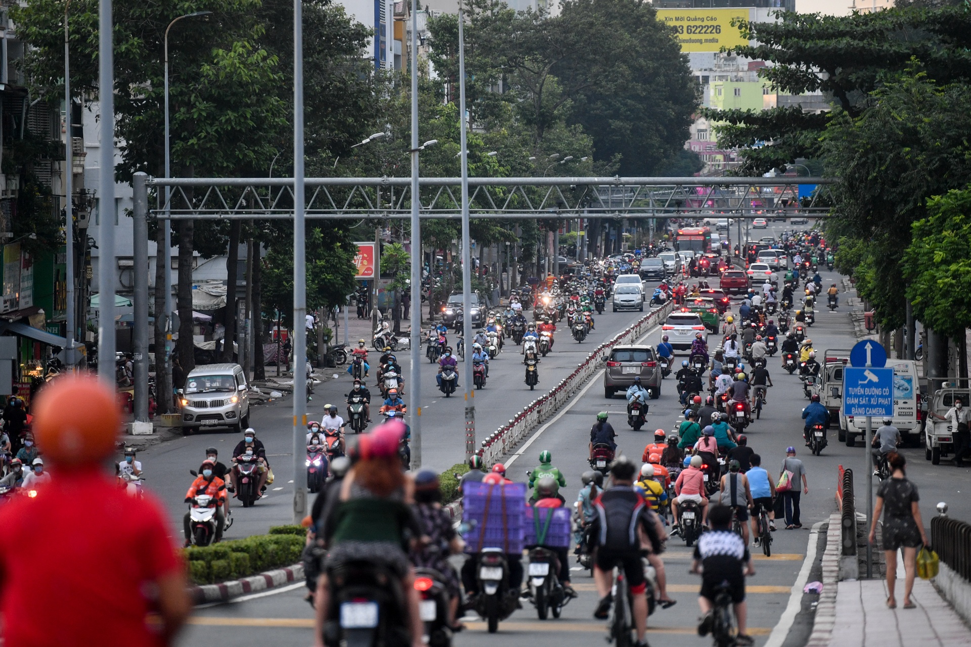 TP.HCM dong duc sau gian cach anh 4