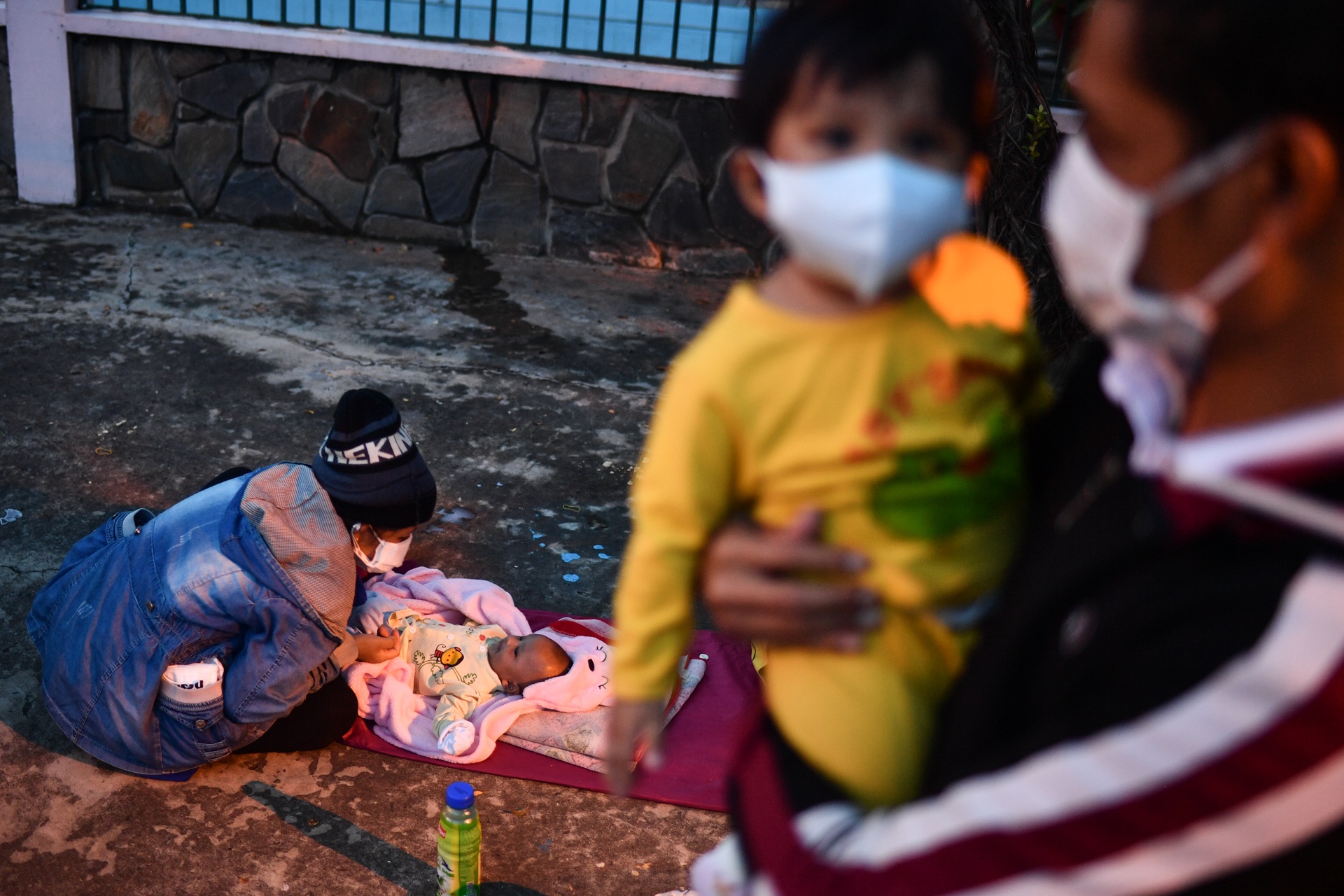 Nguoi dan do ve que sau dich Covid-19 anh 1