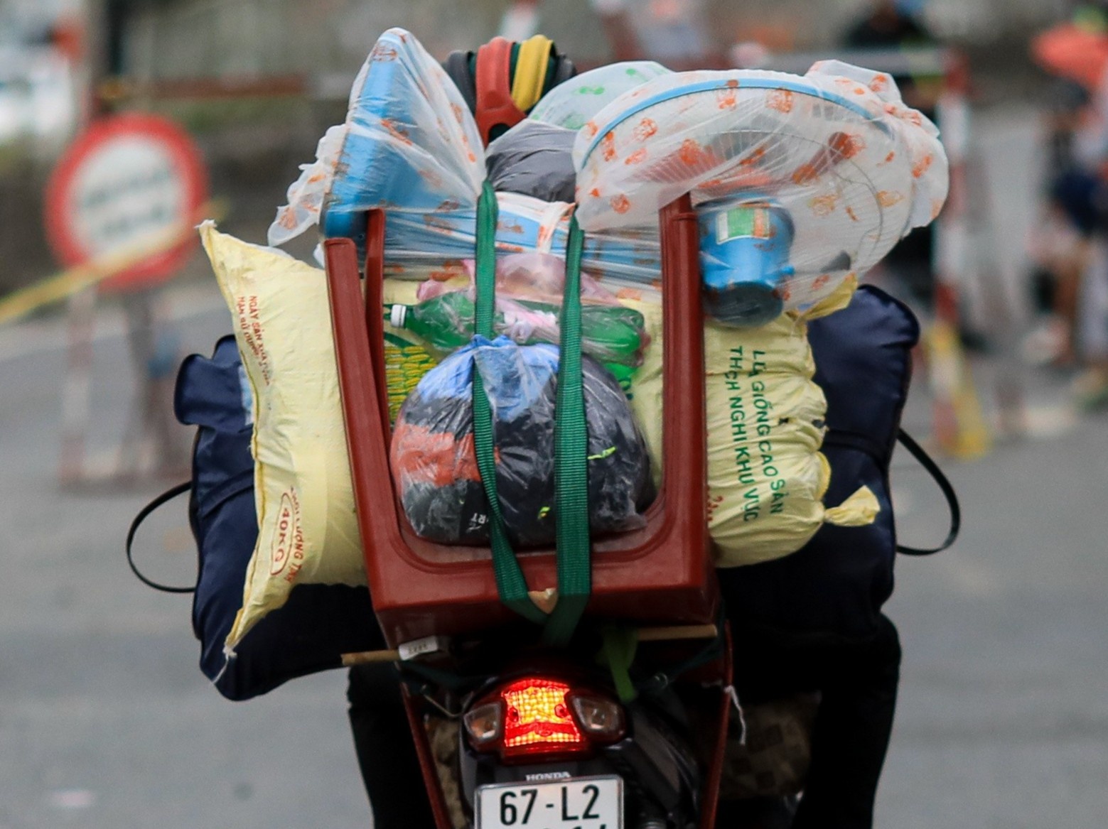 Nguoi dan do ve que sau dich Covid-19 anh 4