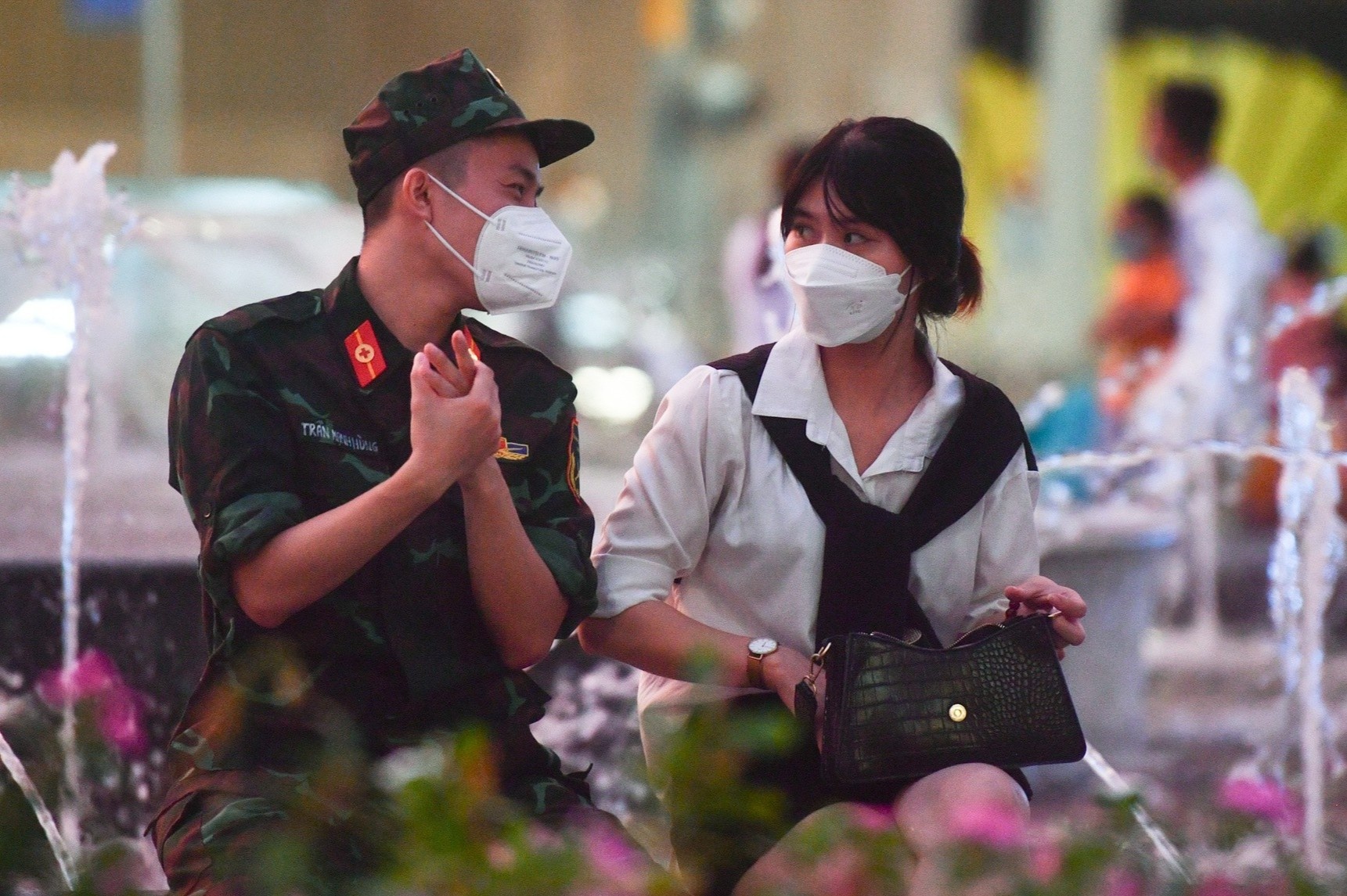 Trung tam TP.HCM dong duc chieu cuoi tuan hinh anh