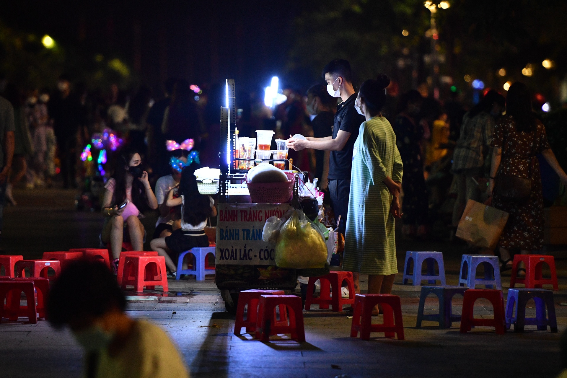 Hóa trang kinh dị Phố đi bộ Nguyễn Huệ ảnh 7 Hoa trang kinh di Pho di bo Nguyen Hue anh 7