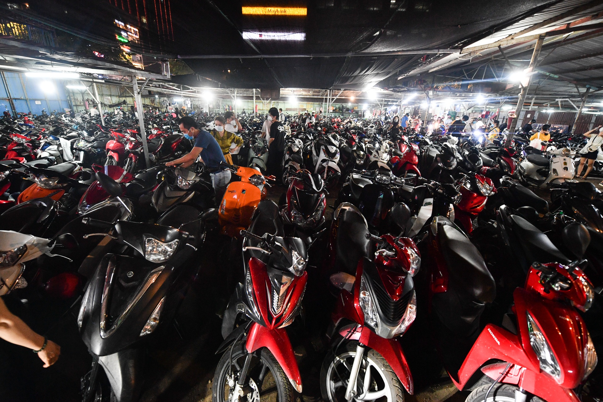 Hóa trang kinh dị Phố đi bộ Nguyễn Huệ ảnh 9 Hoa trang kinh di Pho di bo Nguyen Hue anh 9
