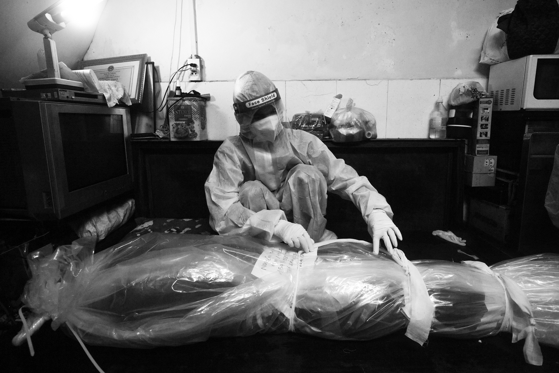 tưởng niệm nạn nhân Covid-19 ảnh 20 tuong niem nan nhan Covid-19 anh 20