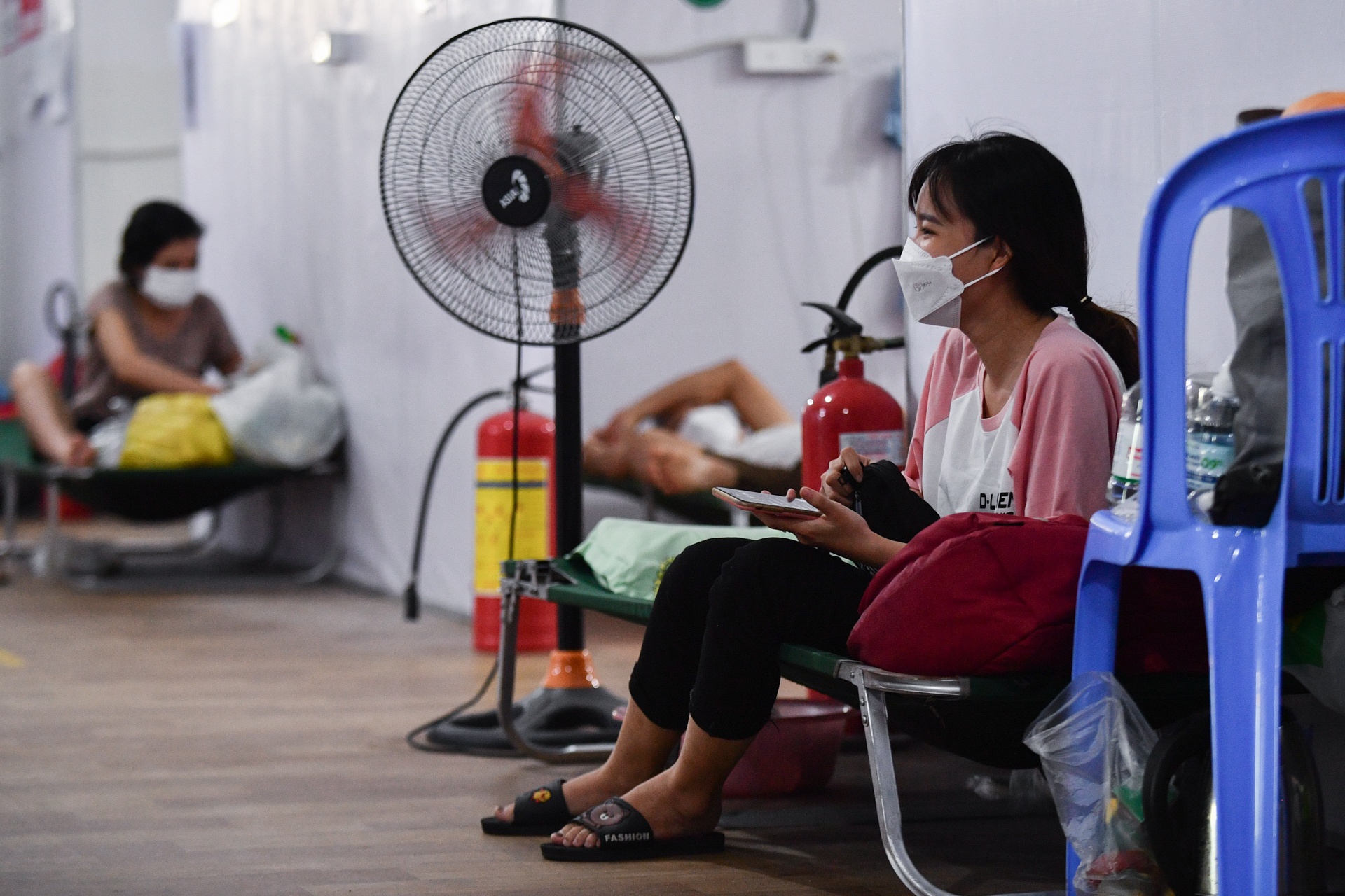 Benh vien da chien o TP.HCM ke them giuong xep cho F0 vi qua dong hinh anh