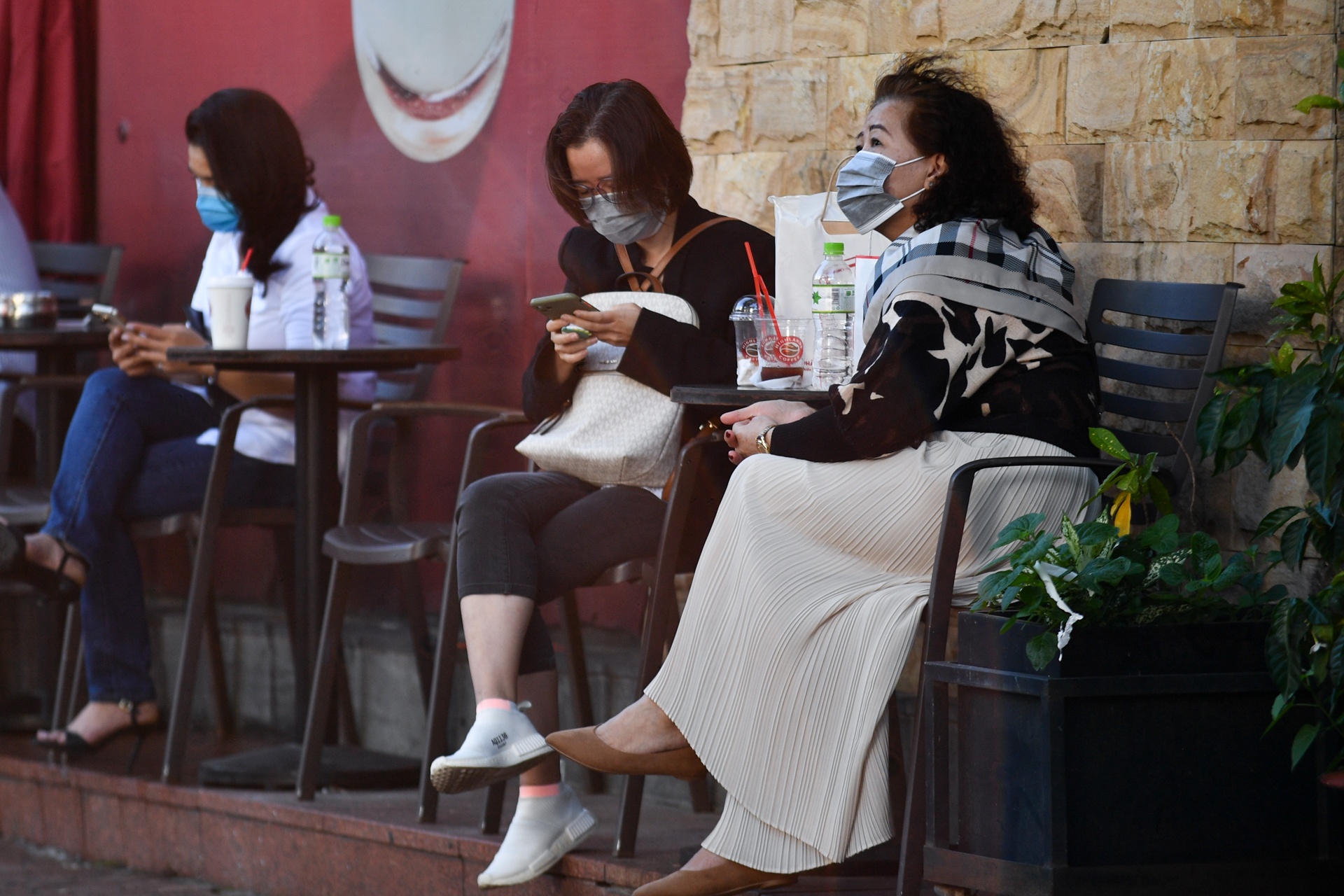 uong ca phe trong thoi tiet se lanh TP.HCM anh 3