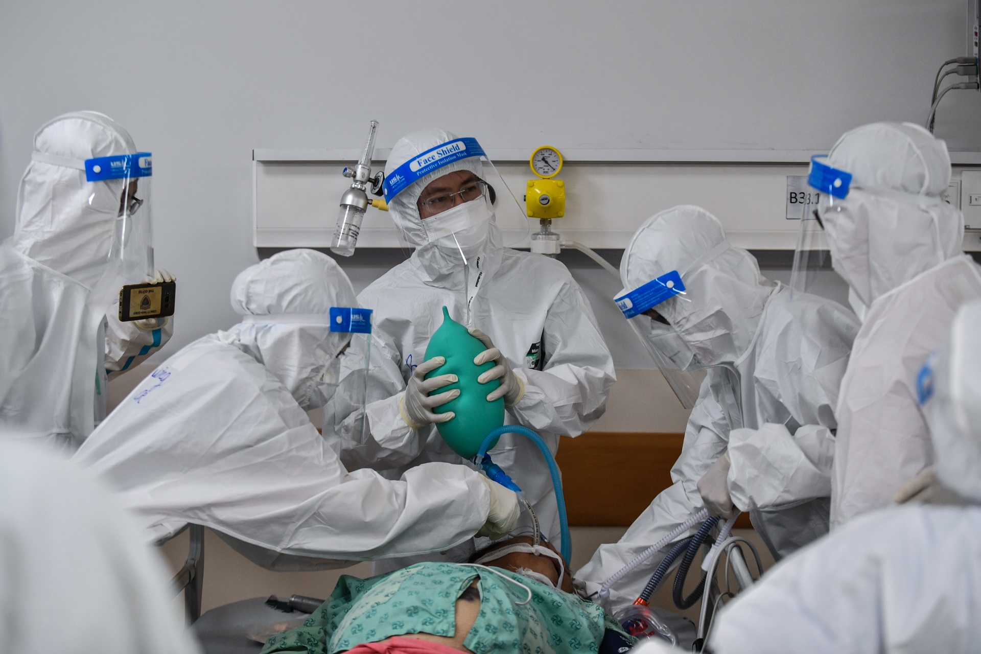 Benh vien Hoi suc mo them giuong anh 2