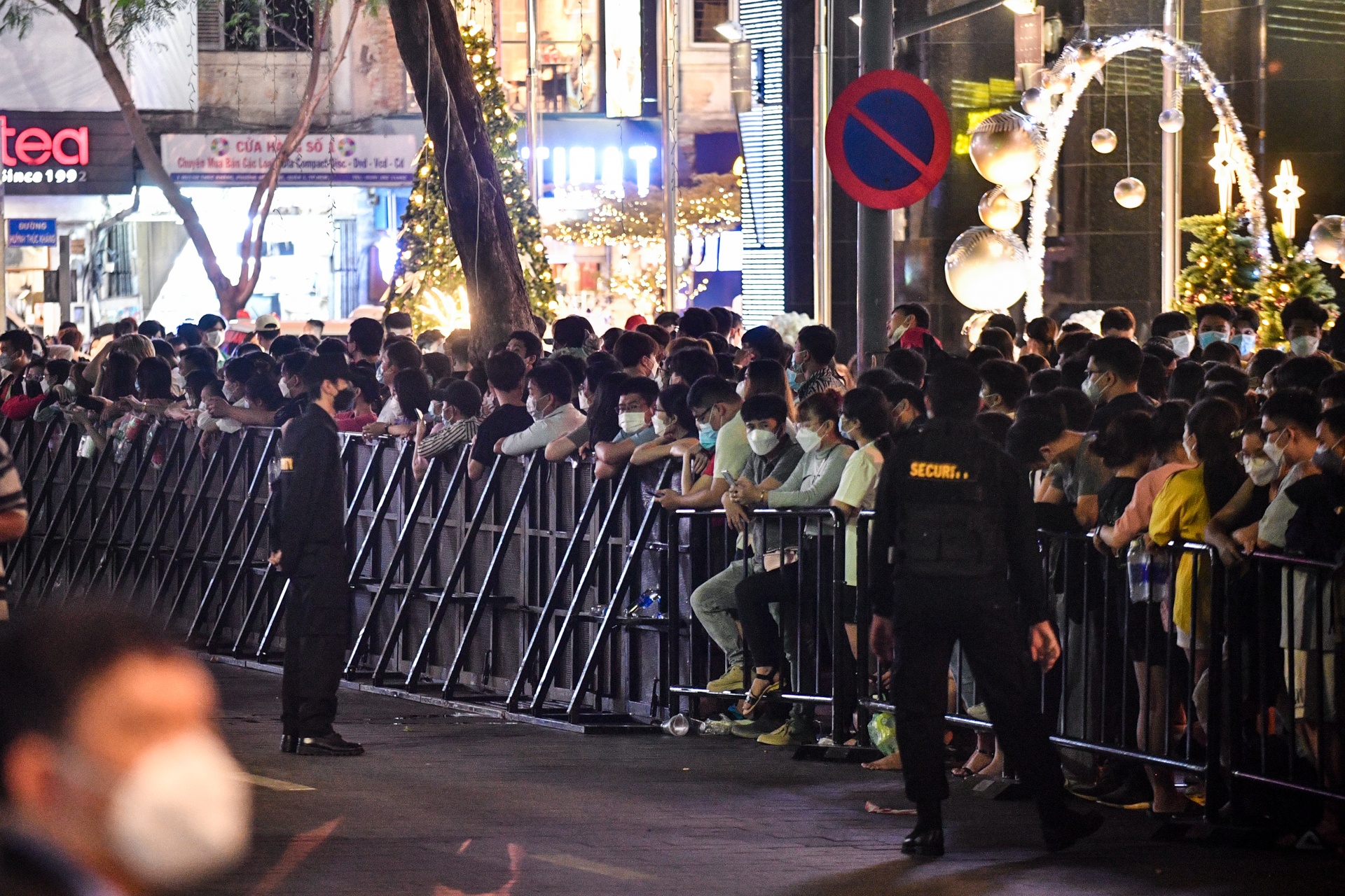 nguoi dan TP.HCM du countdown 2022 anh 9