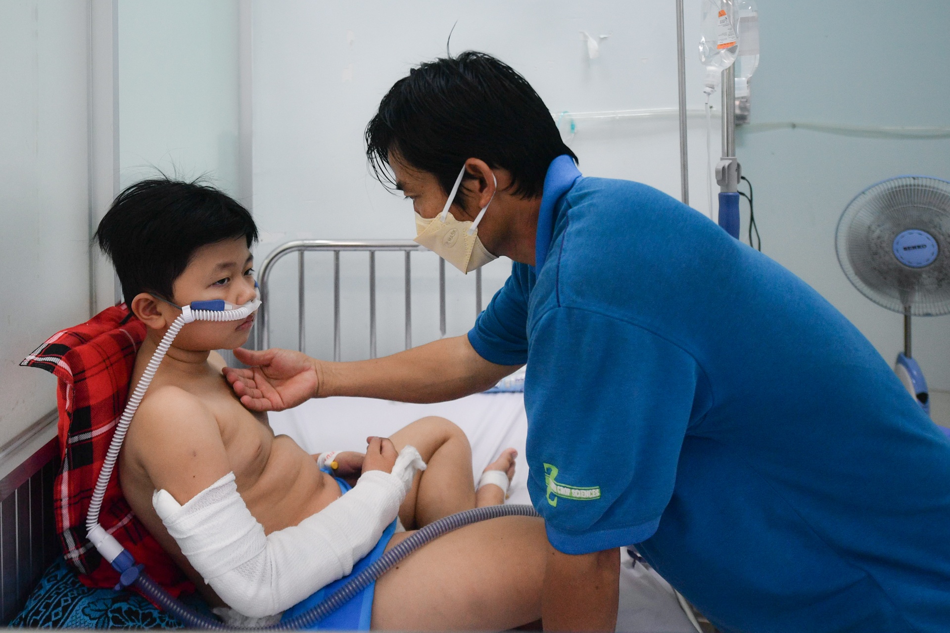 Dieu tri tre em mac Covid-19 TP.HCM anh 2