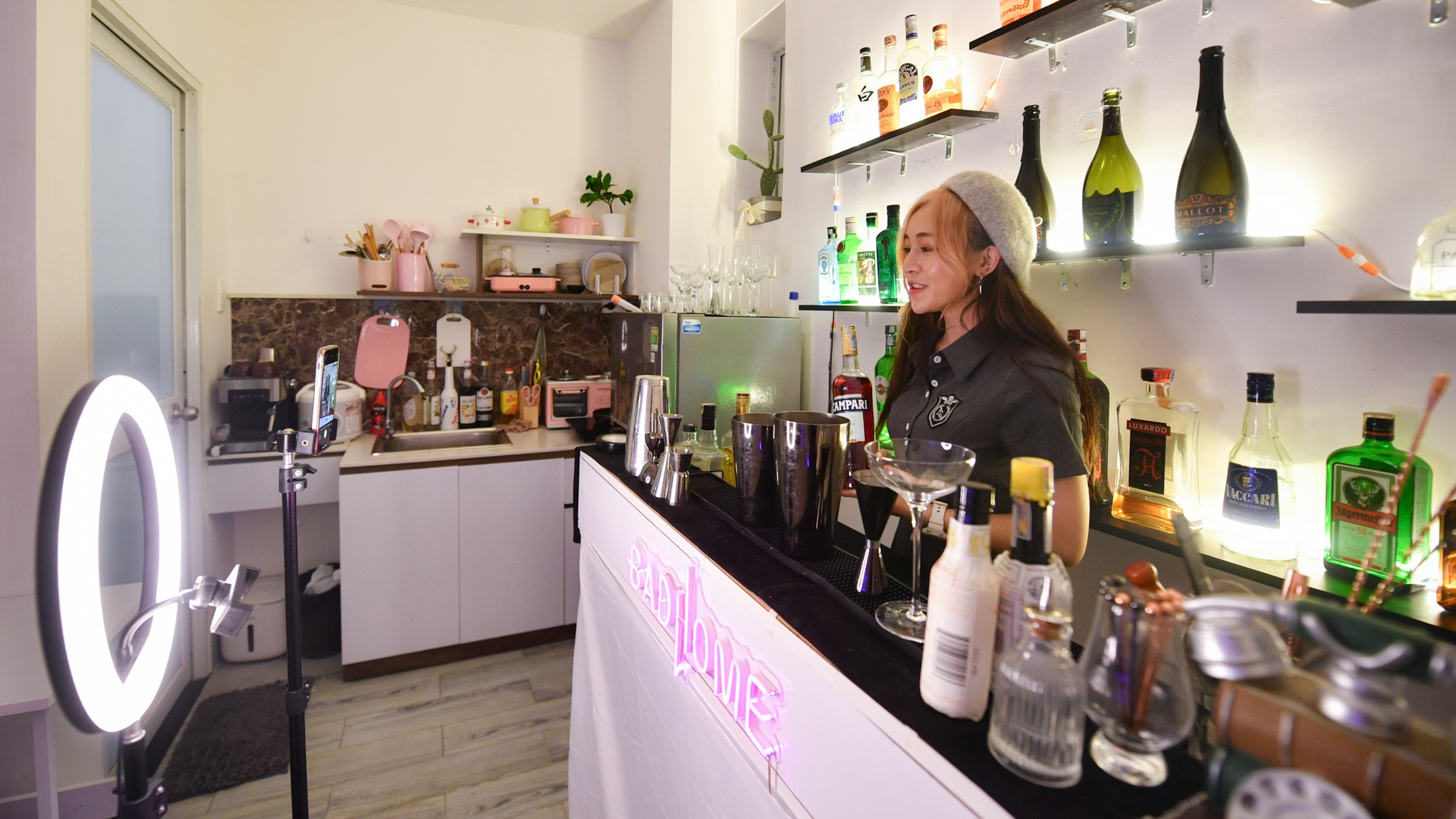 ngày đầu quán bar mở cửa trở lại ảnh 6 ngay dau quan bar mo cua tro lai anh 6
