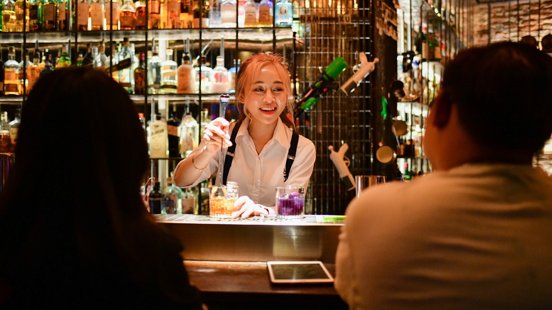 ngày đầu quán bar mở cửa trở lại ảnh 12 ngay dau quan bar mo cua tro lai anh 12