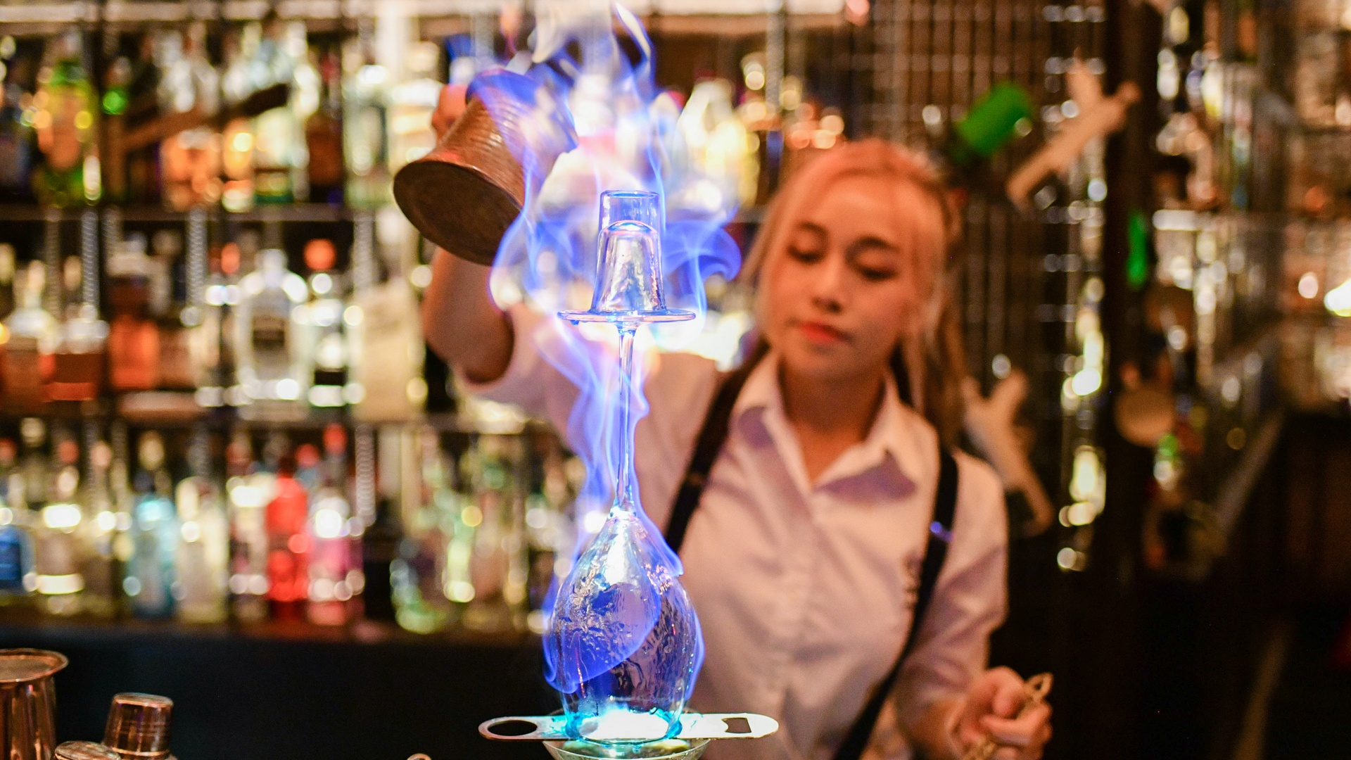 ngày đầu quán bar mở cửa trở lại ảnh 16 ngay dau quan bar mo cua tro lai anh 16