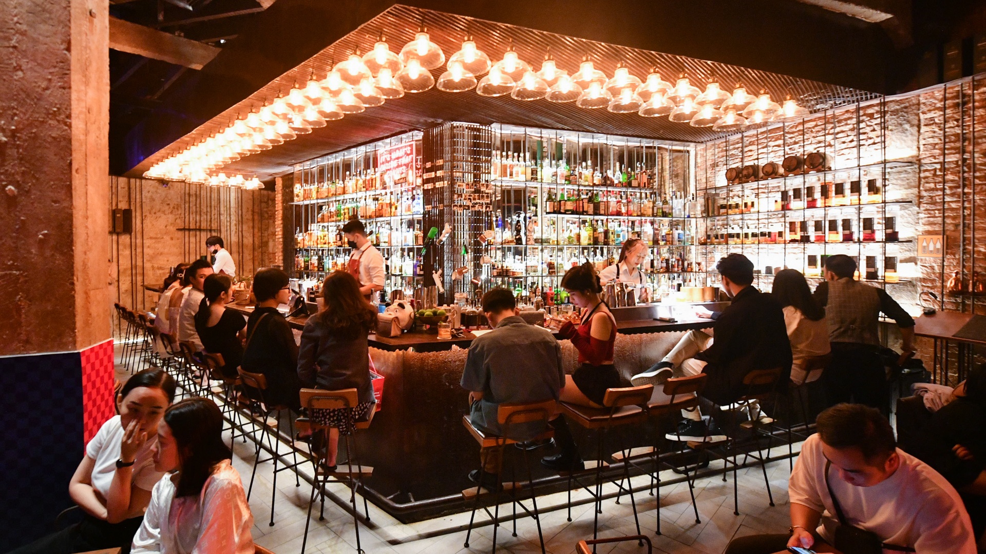 ngày đầu quán bar mở cửa trở lại ảnh 14 ngay dau quan bar mo cua tro lai anh 14