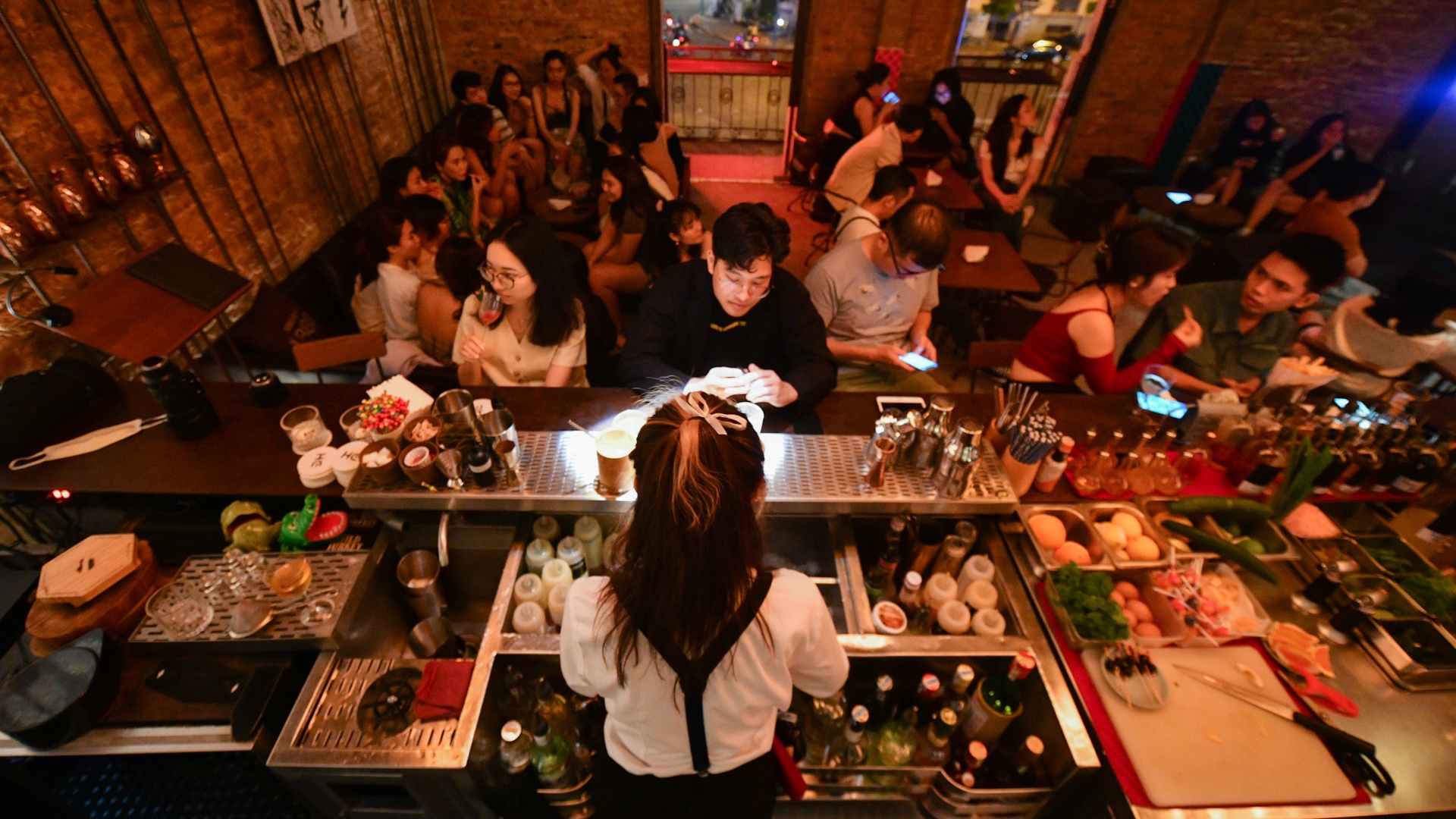 ngày đầu quán bar mở cửa trở lại ảnh 19 ngay dau quan bar mo cua tro lai anh 19