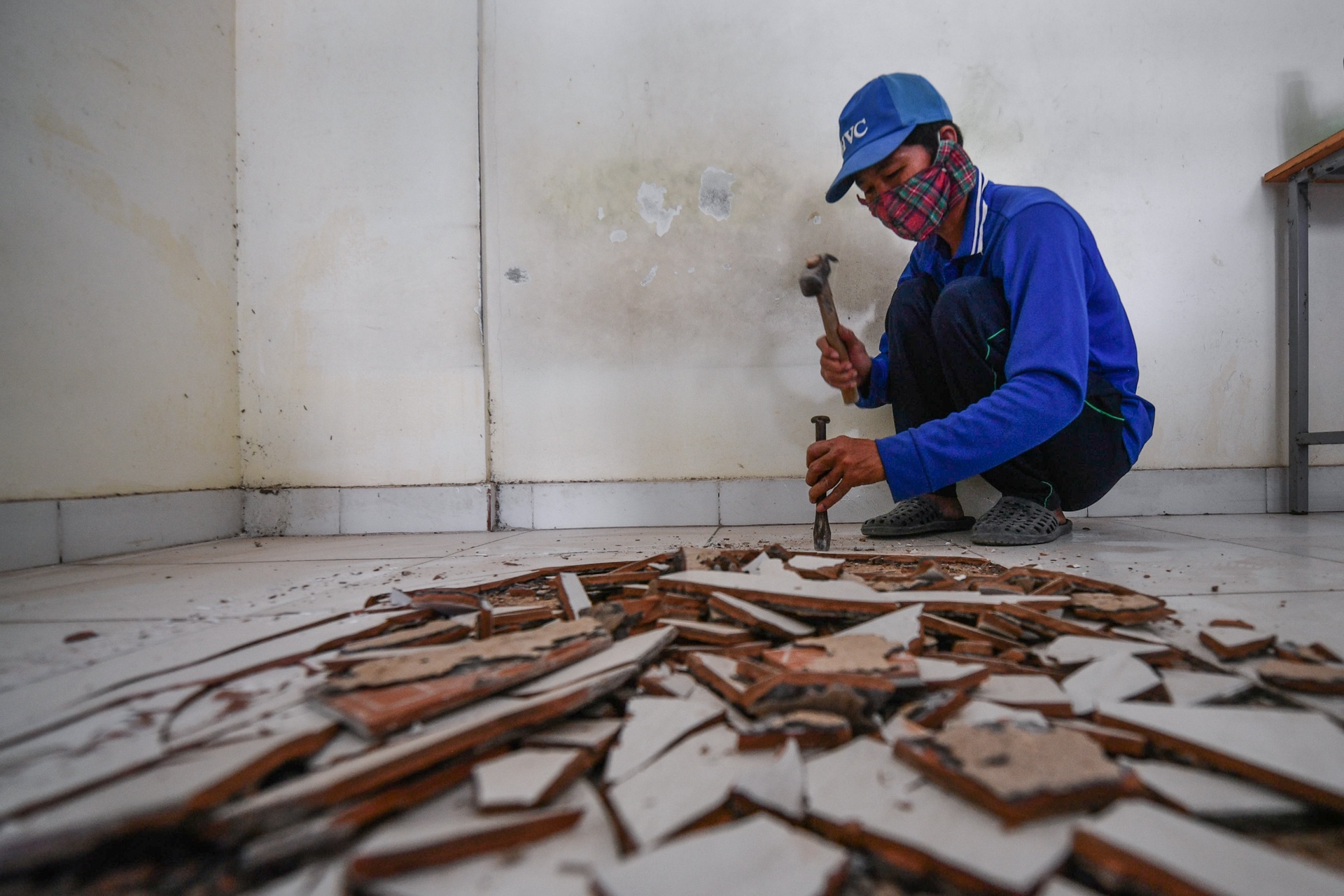 KTX DH Quoc gia TP.HCM xuong cap sau 5 thang tro thanh khu cach ly hinh anh