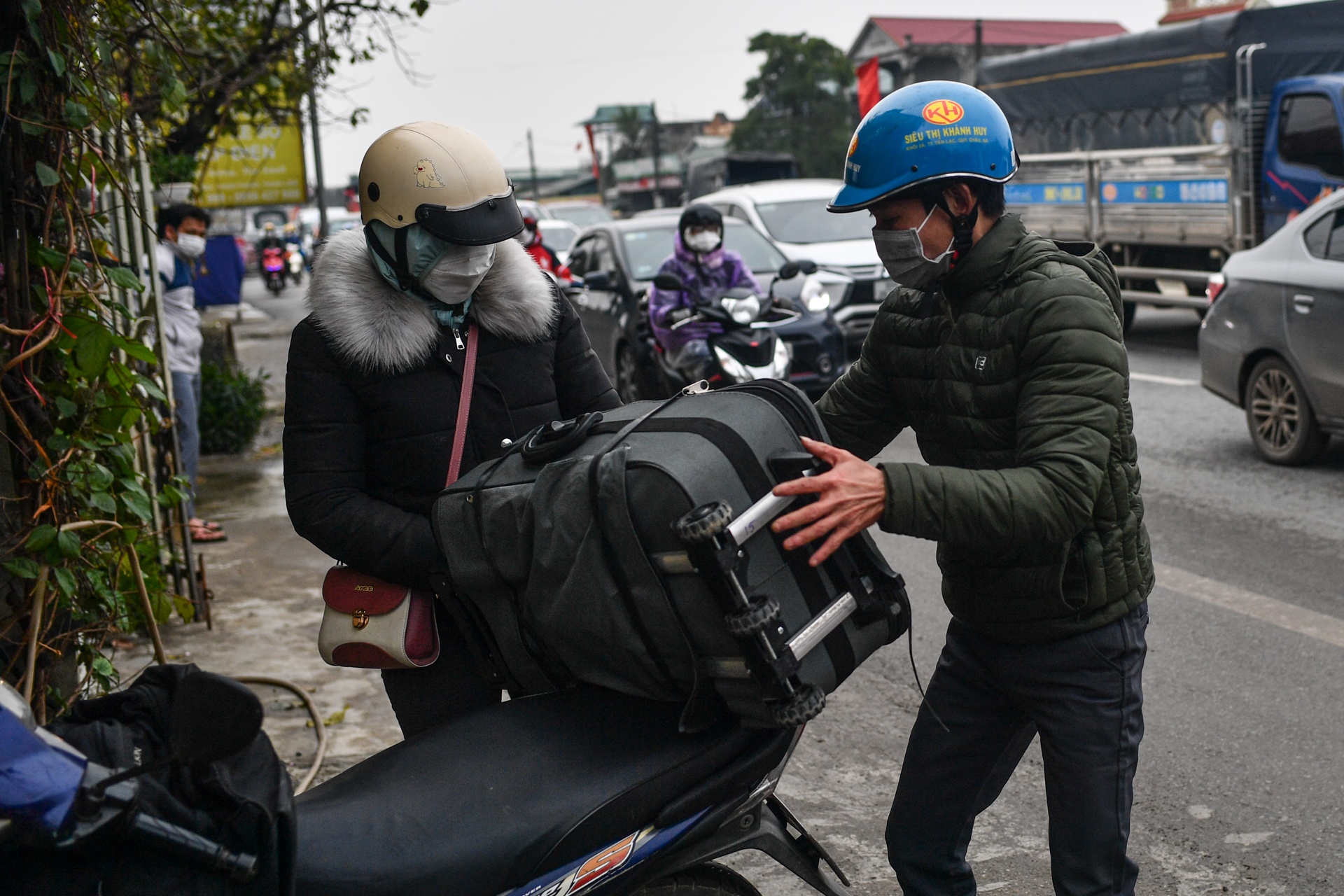 nguoi dan do ve Ha Noi sau Tet anh 4