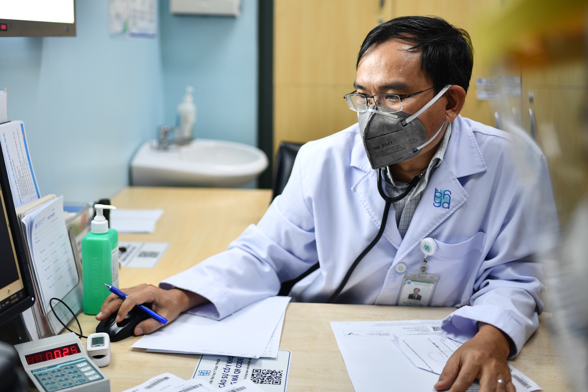 xep hang kham hau Covid-19 tai TP.HCM anh 5