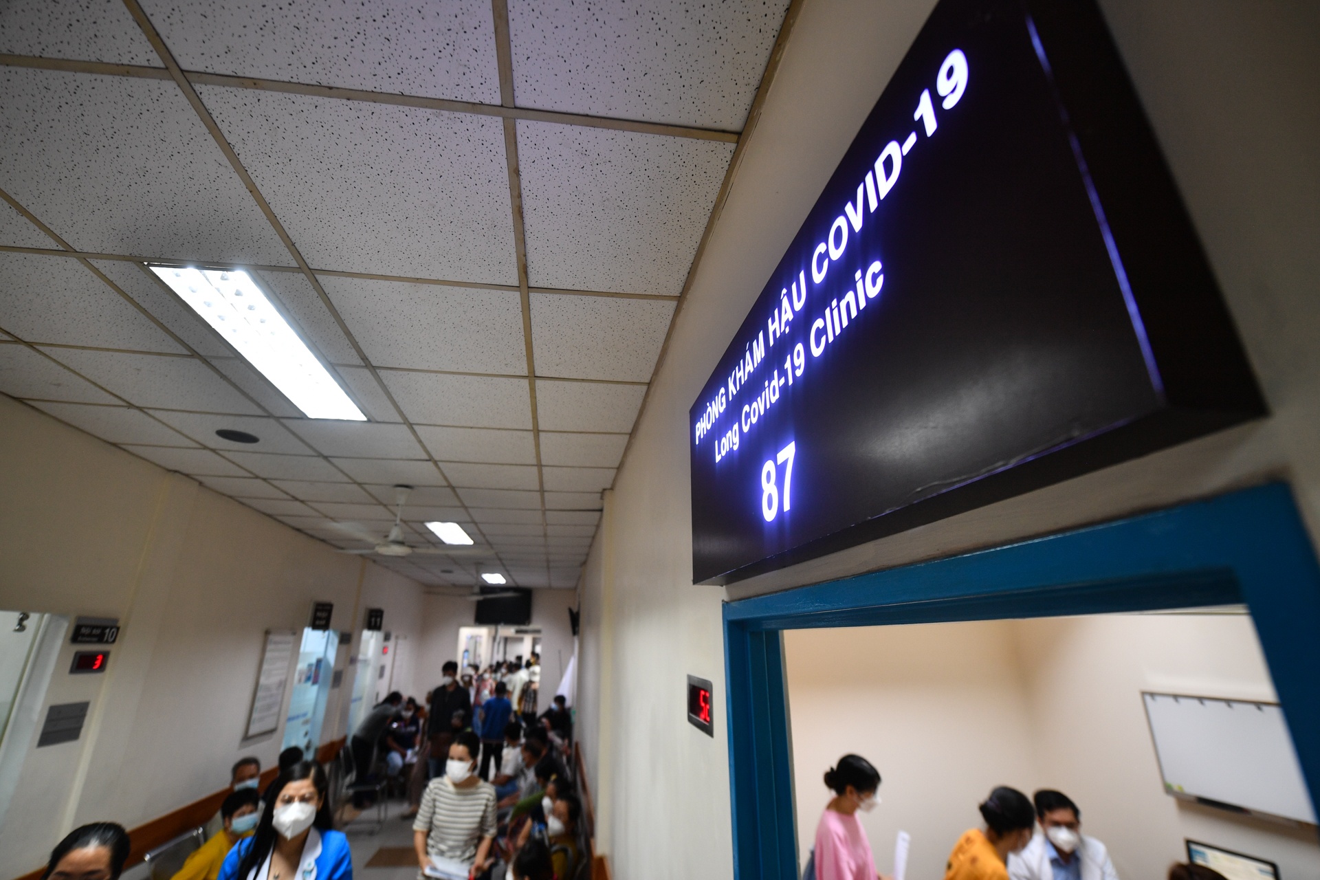 xep hang kham hau Covid-19 tai TP.HCM anh 9