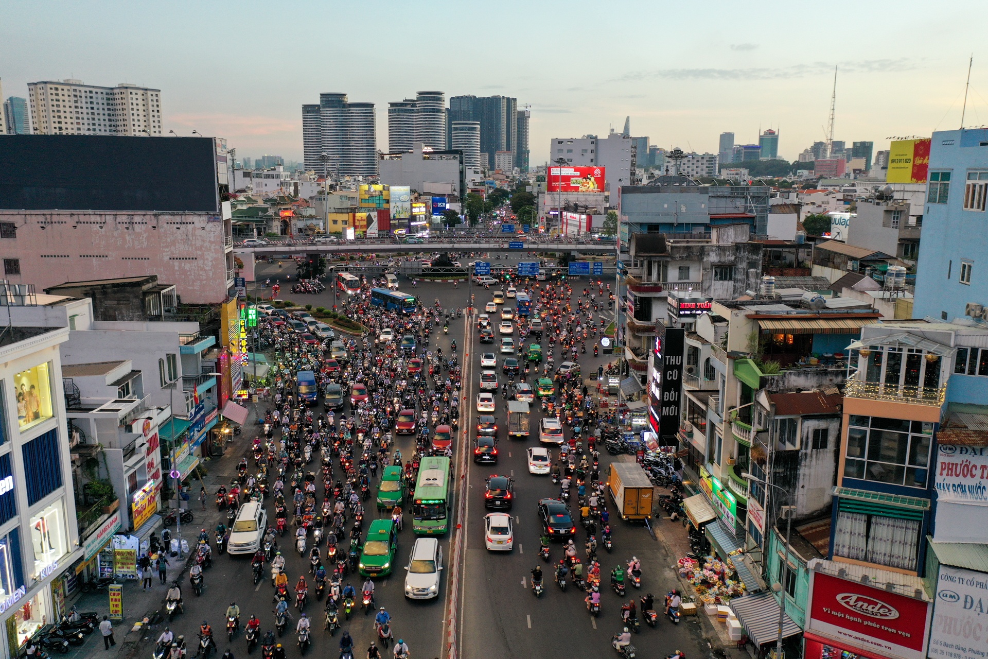 ket xe ngay hoc sinh di hoc anh 1