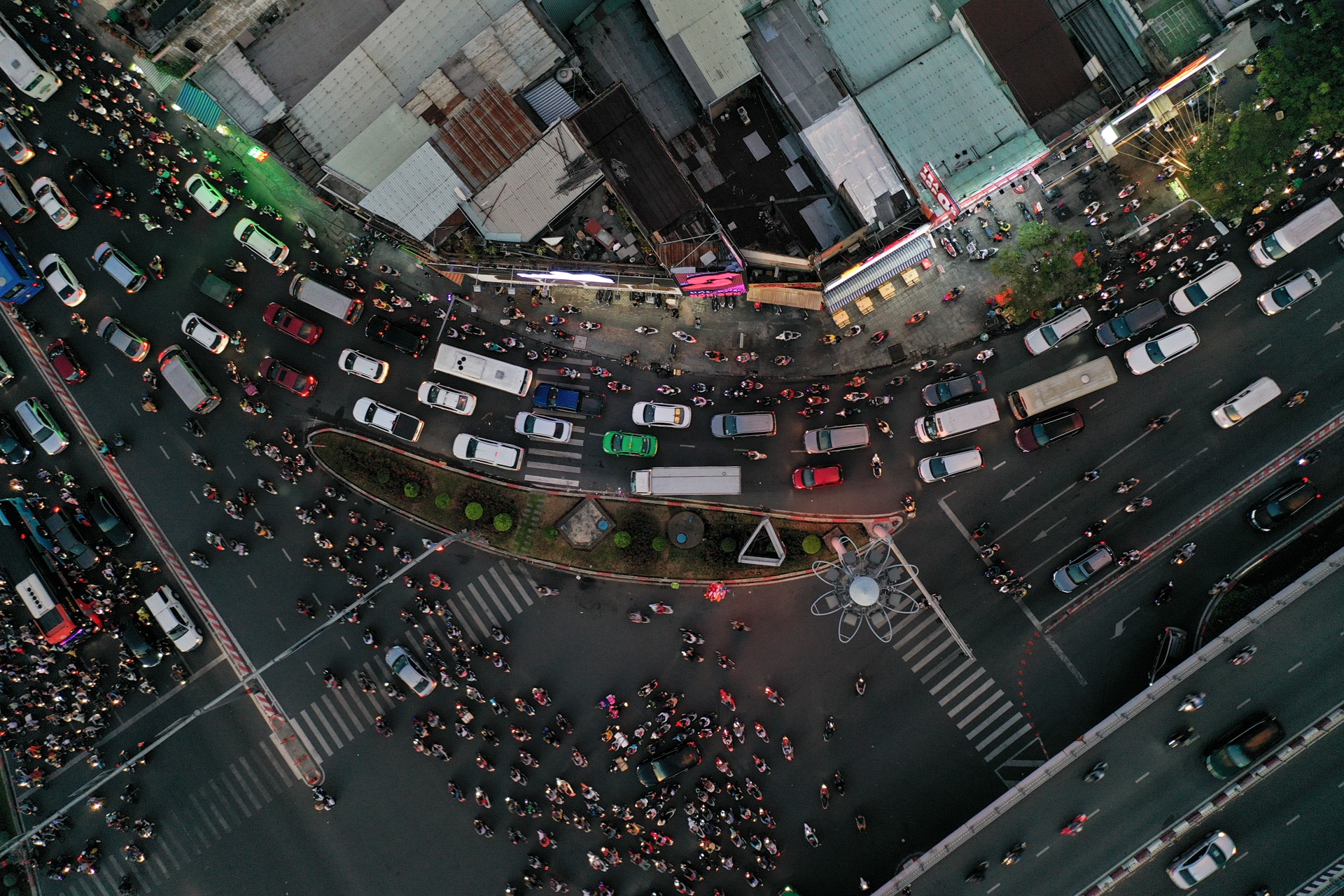 ket xe ngay hoc sinh di hoc anh 7