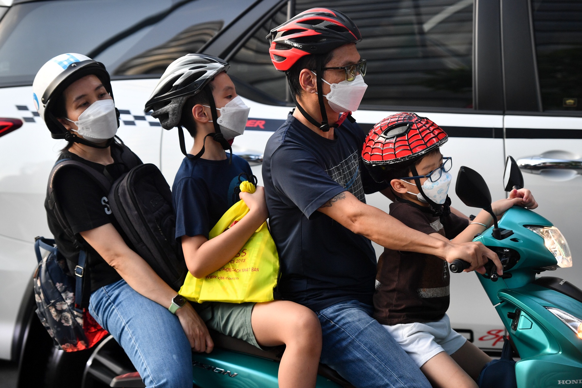 ket xe ngay hoc sinh di hoc anh 5