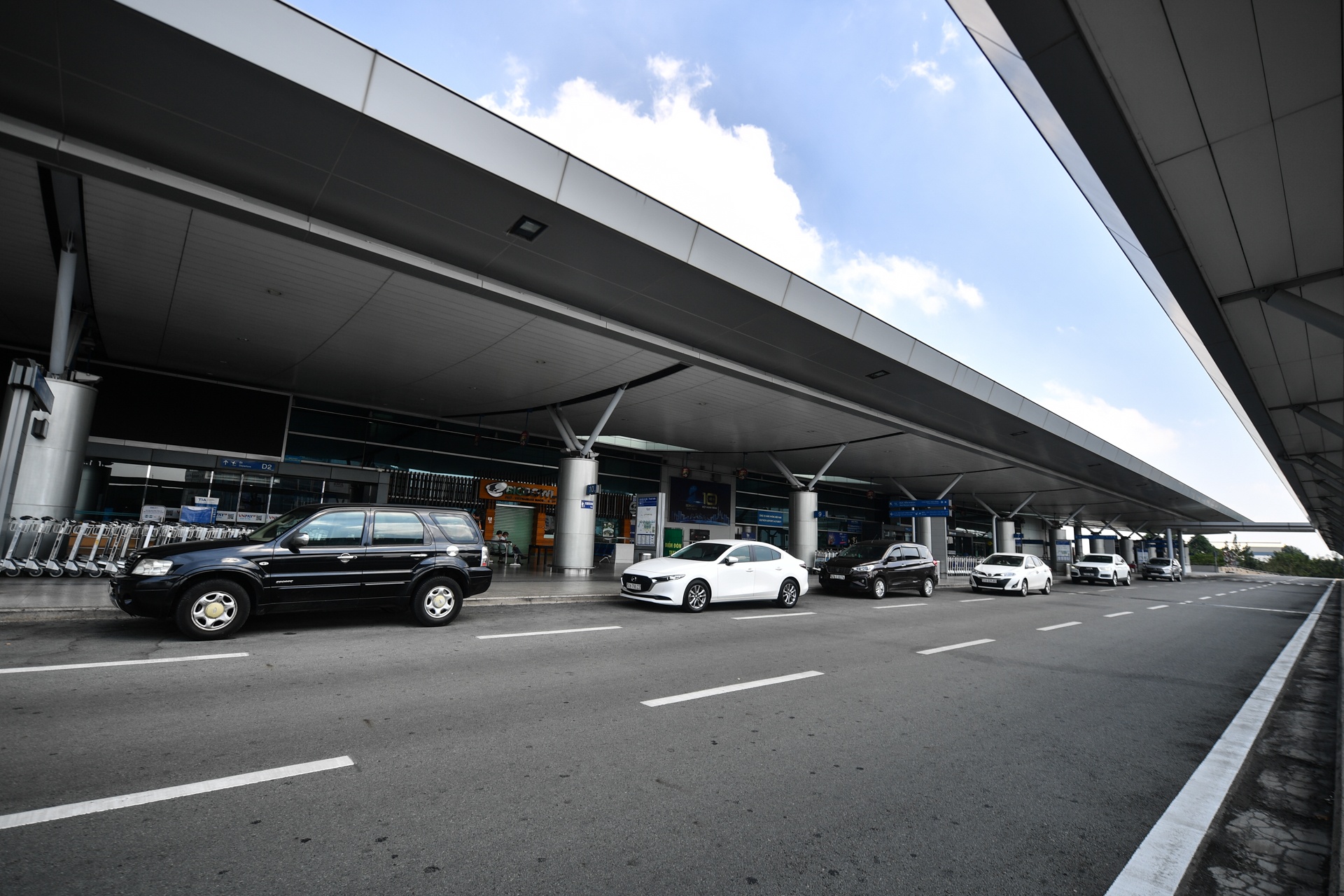 Viet Nam mo lai duong bay quoc te anh 2