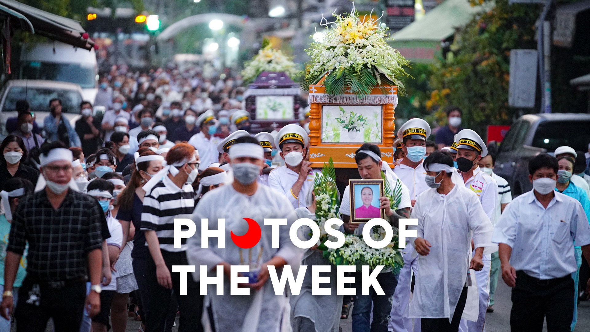 Dong nguoi dua tien nan nhan vu lat cano hinh anh